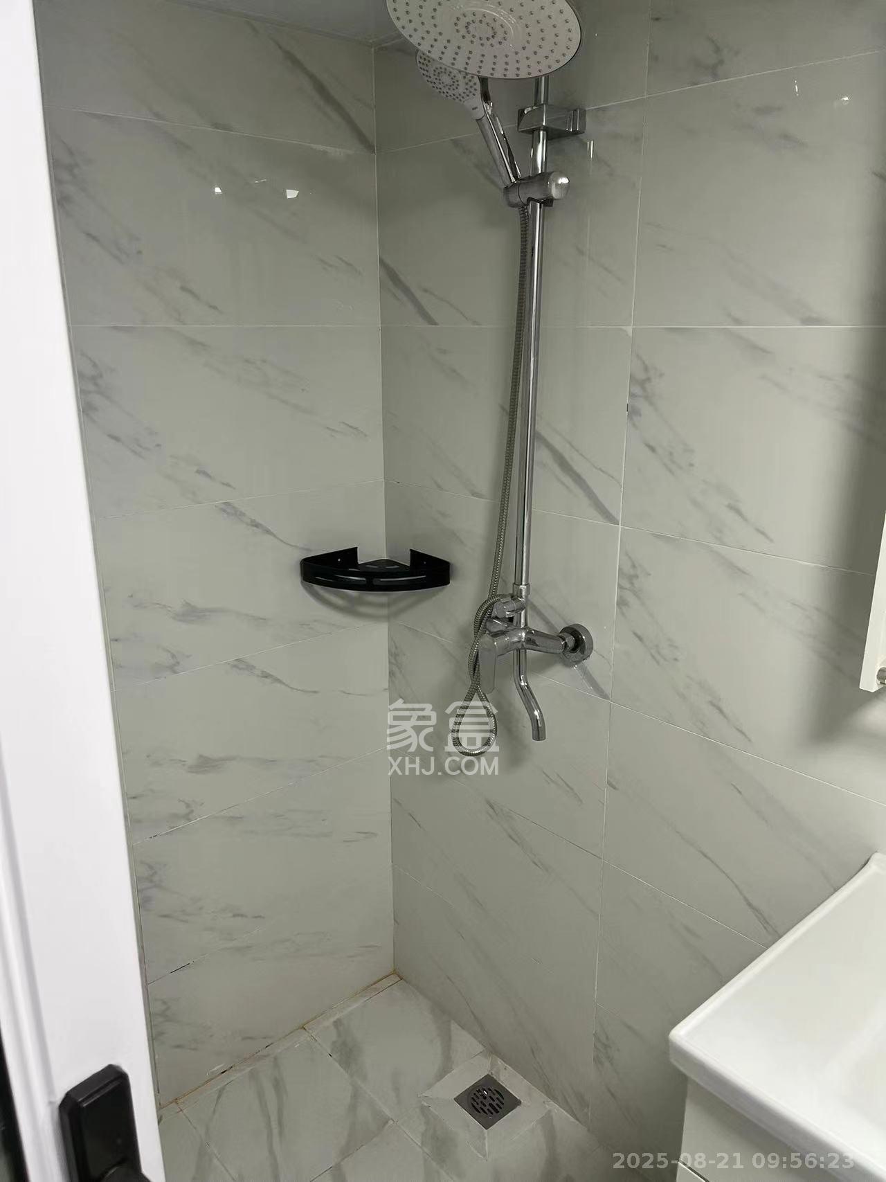 藏珑湖上公馆 1室1厅1卫 2400.0元/月 藏珑湖上公馆 1室1厅1卫 2400.0元/月室内图