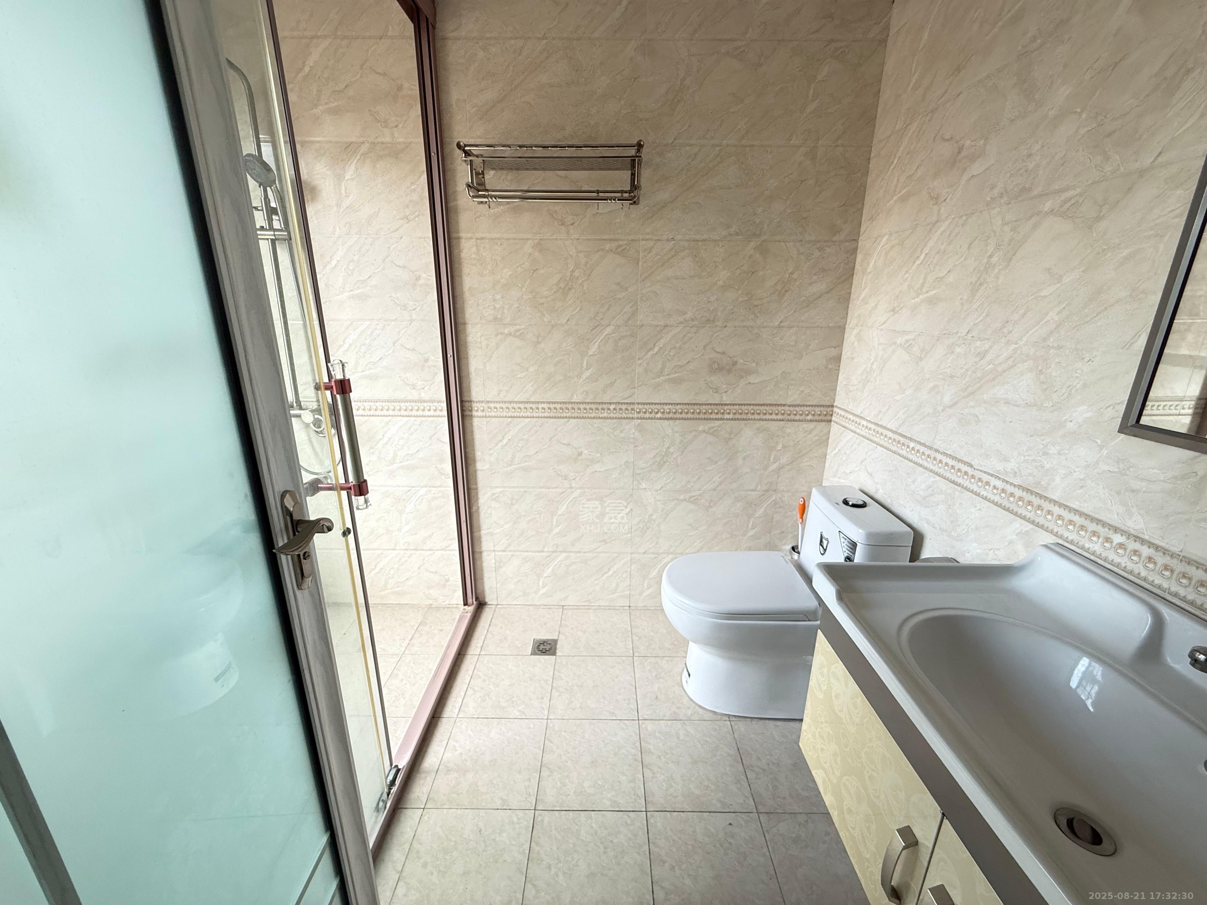 华润凤凰城三期  4室2厅2卫    3400.0元/月室内图