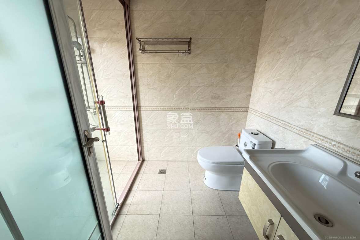 华润凤凰城三期  4室2厅2卫    3400.0元/月 华润凤凰城三期  4室2厅2卫    3400.0元/月室内图