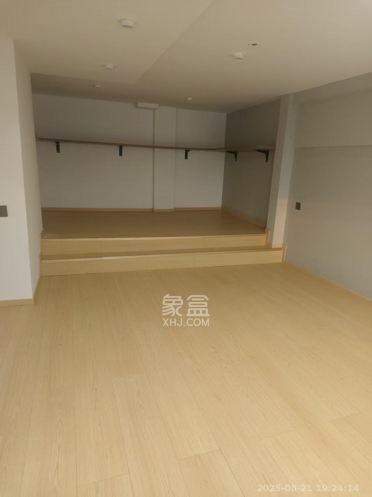 绿地商务广场  1室1厅1卫    1600.0元/月室内图