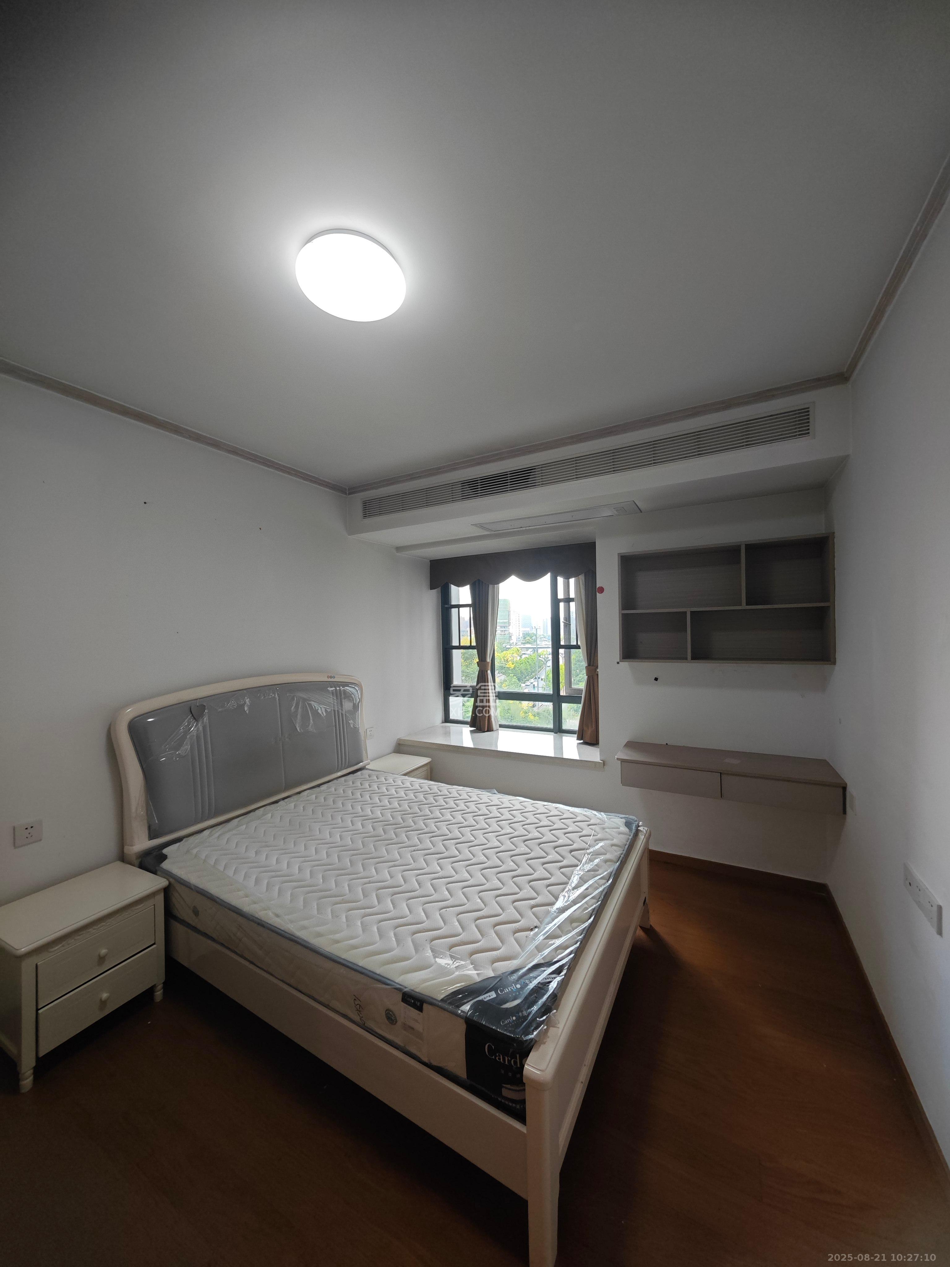 清控湖山雅居南区  4室2厅2卫   3200.00元/月室内图