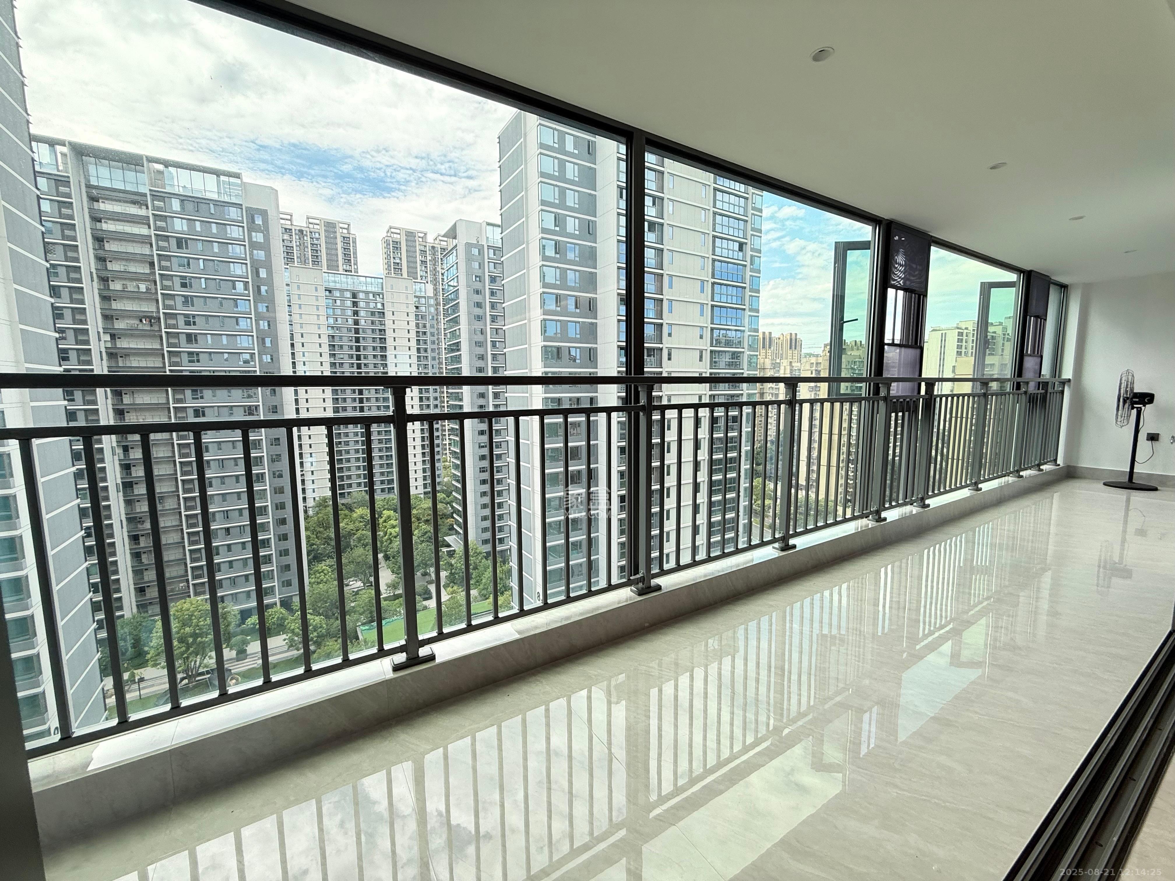 招商蛇口滨江境 4室2厅2卫 10000.0元/月 招商蛇口滨江境 4室2厅2卫 10000.0元/月室内图