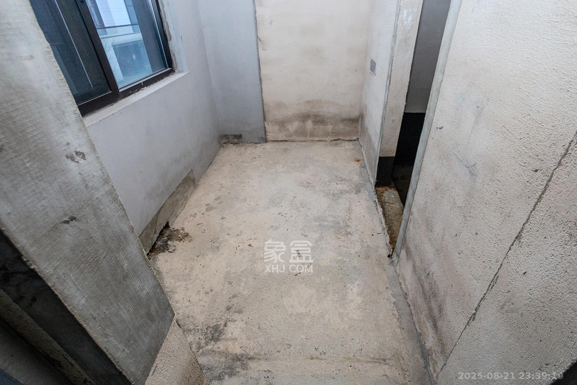 长房润和湘江玥 6室2厅2卫 600.0万 长房润和湘江玥 6室2厅2卫 600.0万卫生间