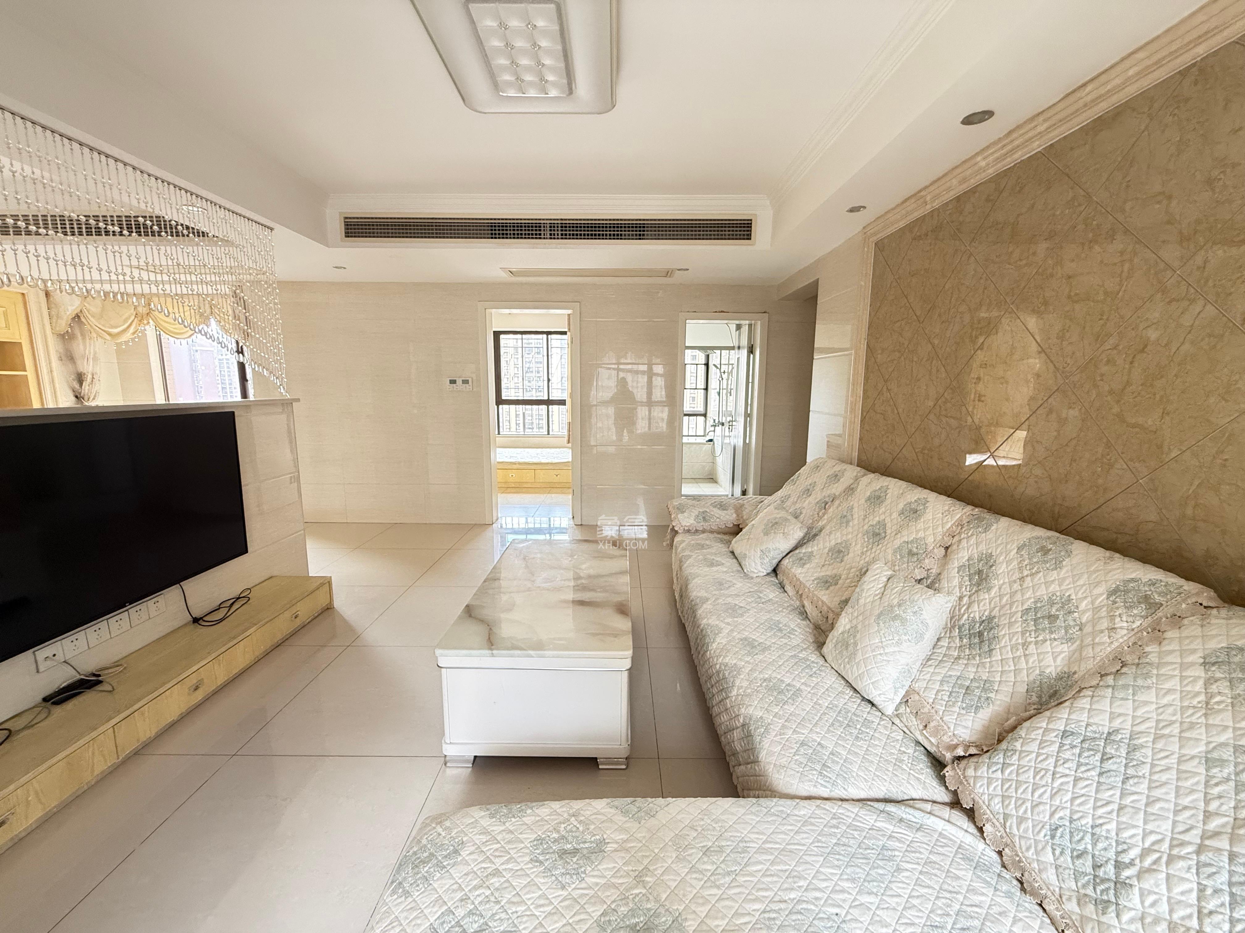 华润凤凰城三期  4室2厅2卫    3400.0元/月 华润凤凰城三期  4室2厅2卫    3400.0元/月