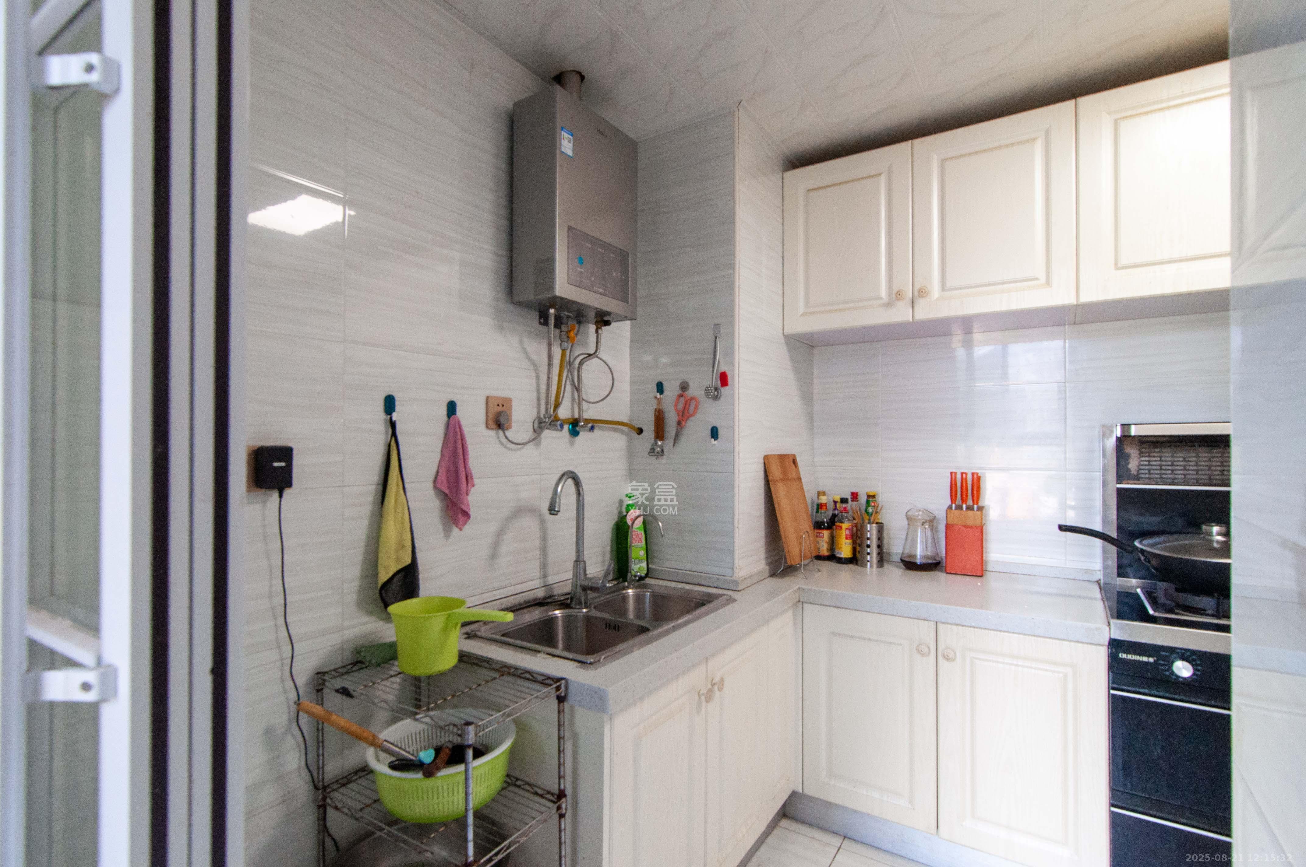 金茂梅溪湖 3室2厅2卫 140.0万 金茂梅溪湖 3室2厅2卫 140.0万厨房