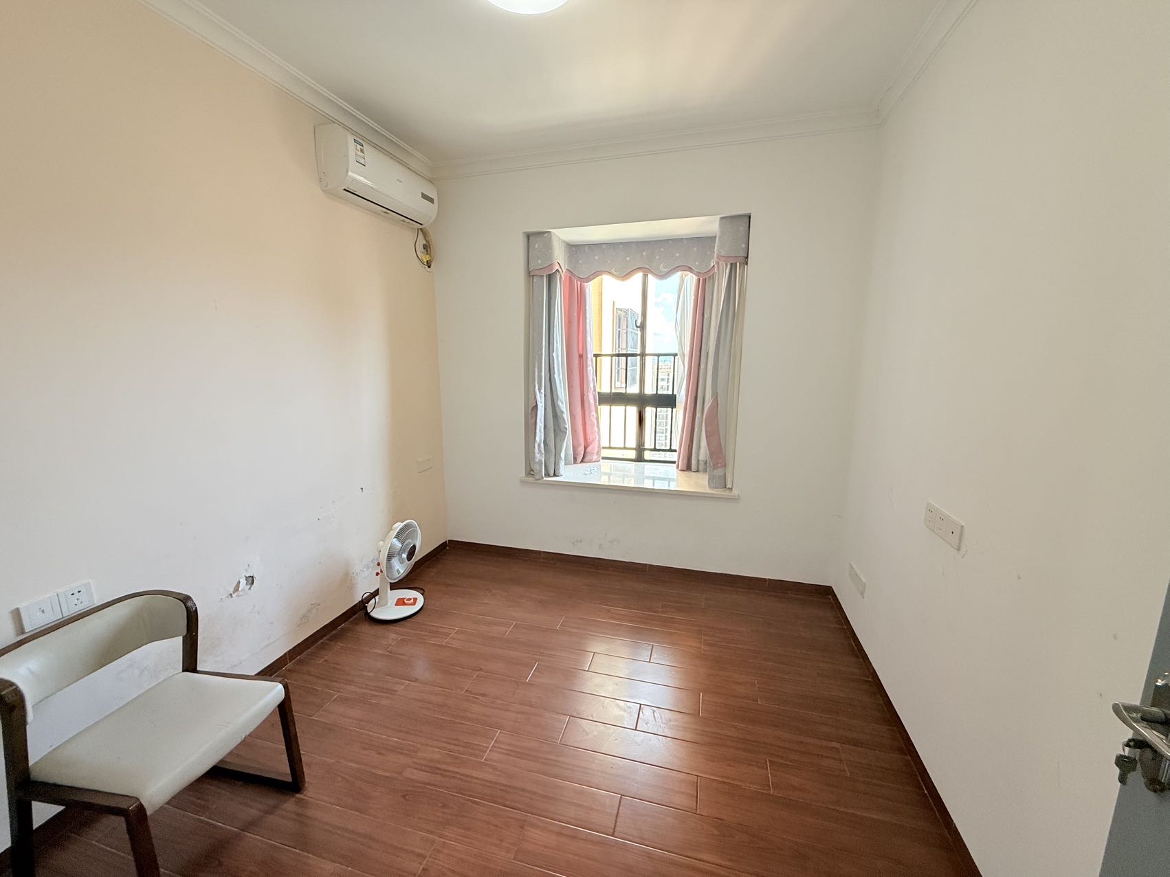 滨江世纪佳城(北区) 4室2厅2卫 3500.0元/月 滨江世纪佳城(北区) 4室2厅2卫 3500.0元/月室内图