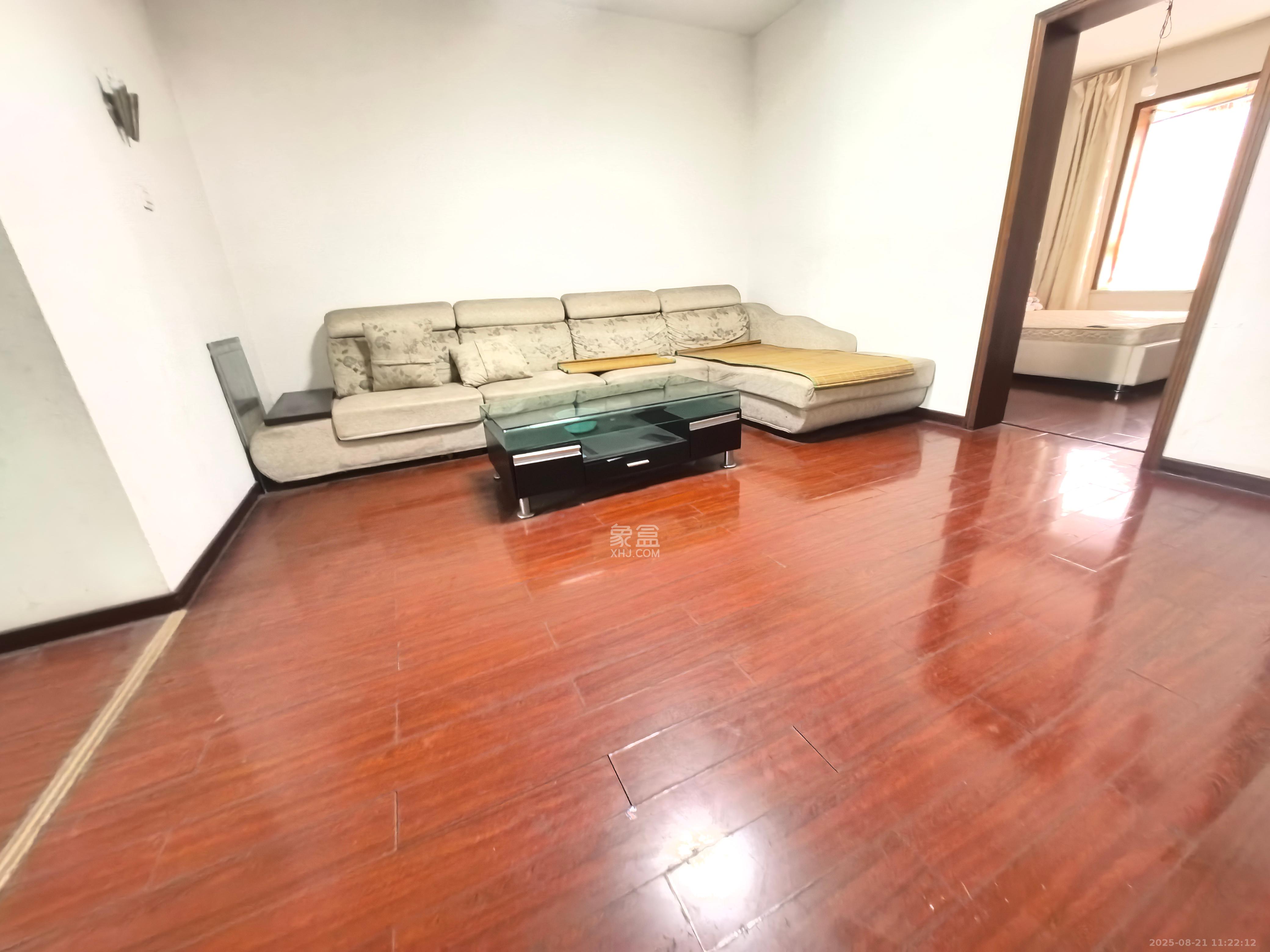 中南汽车世界 2室2厅1卫 1300.0元/月 中南汽车世界 2室2厅1卫 1300.0元/月室内图