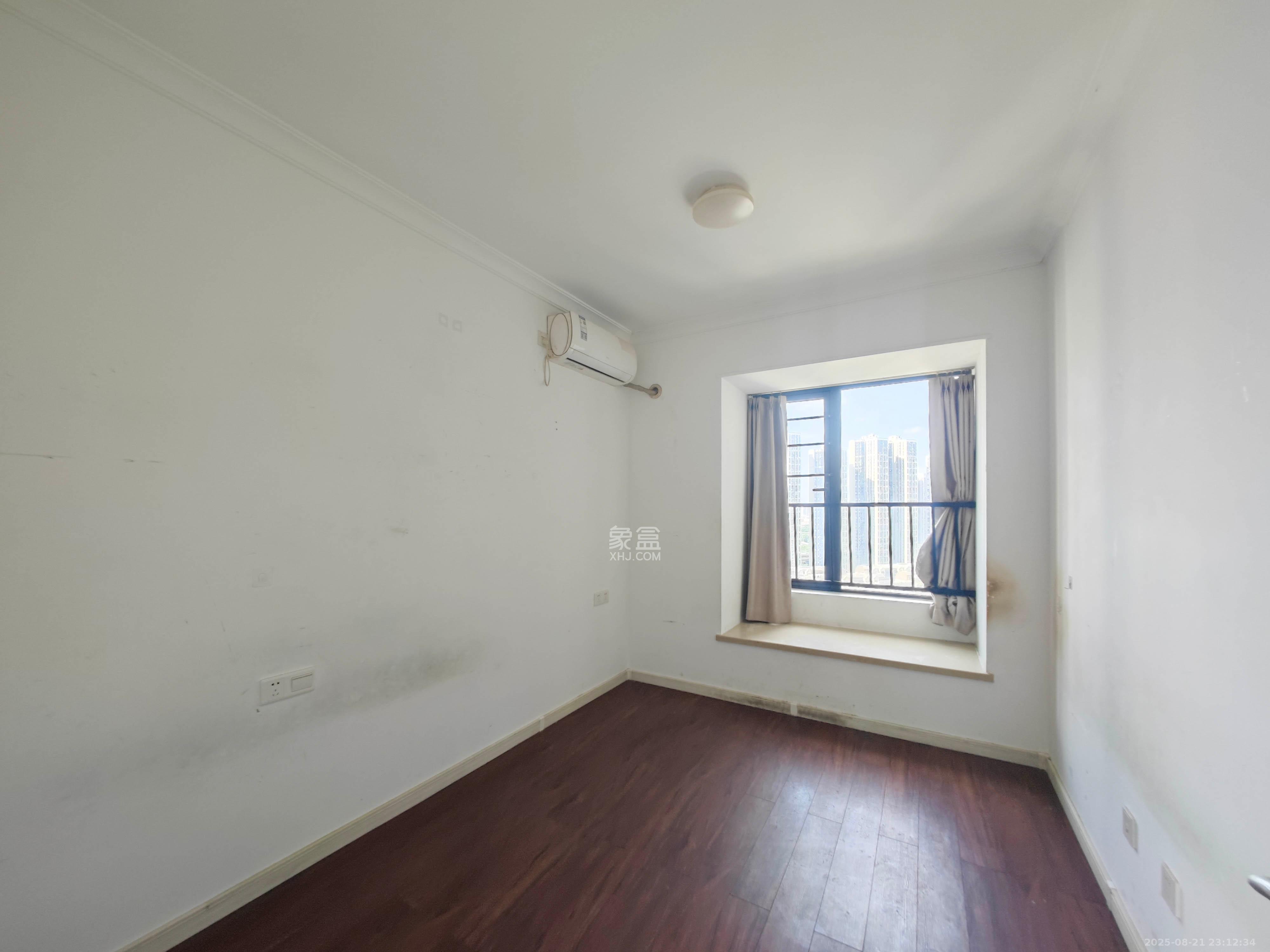 万科魅力之城锋镜里  4室2厅2卫    115.8万 万科魅力之城锋镜里  4室2厅2卫    115.8万卧室