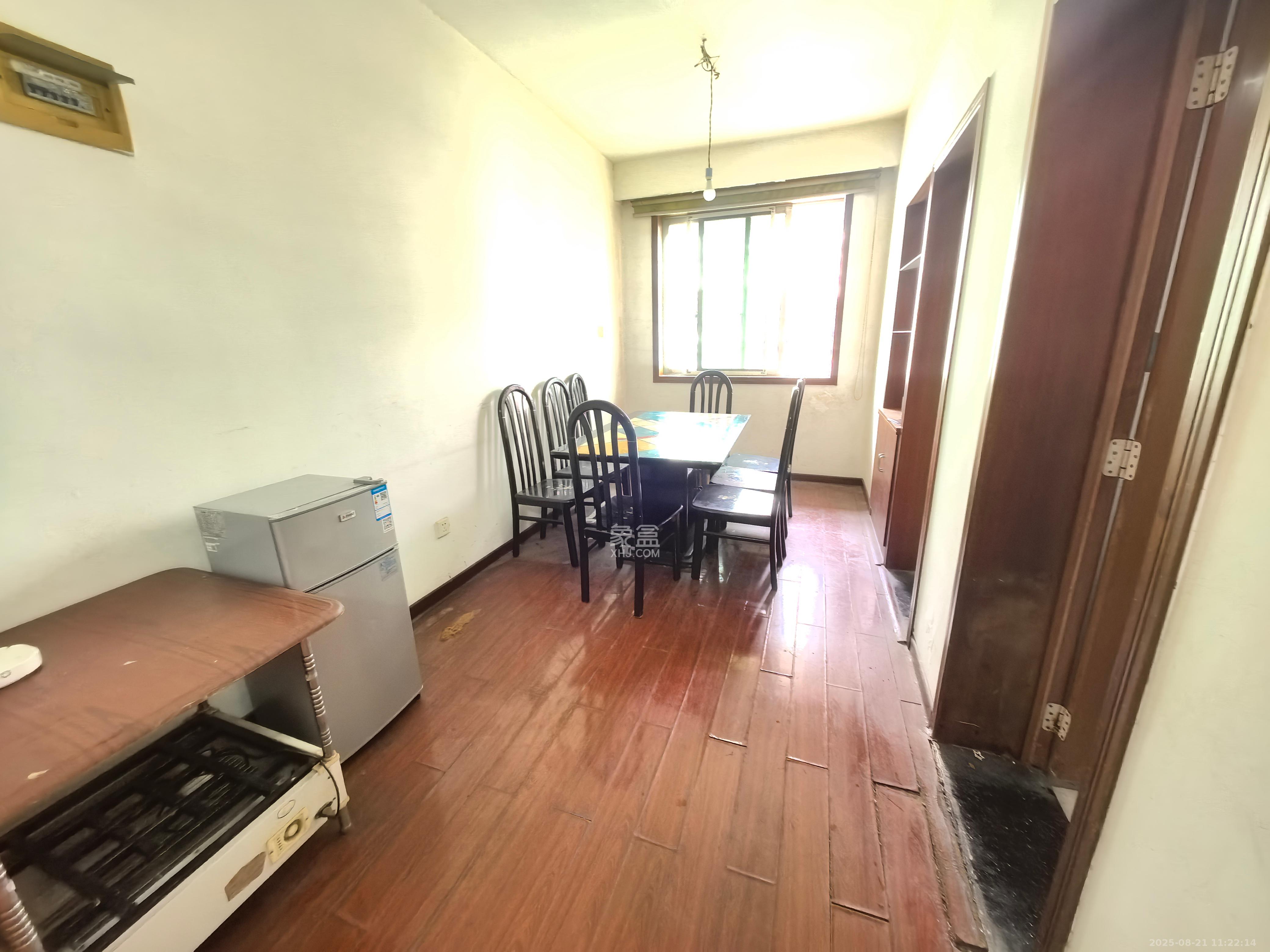 中南汽车世界 2室2厅1卫 1300.0元/月 中南汽车世界 2室2厅1卫 1300.0元/月室内图