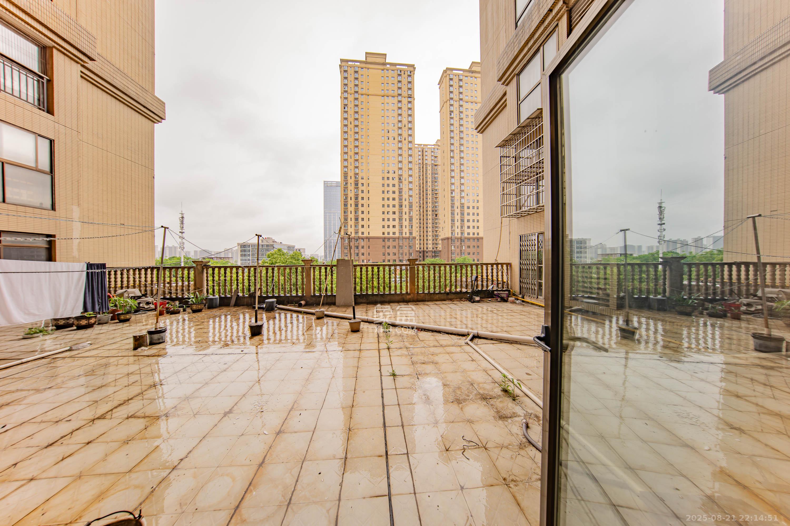 江山帝景哈佛  4室2厅2卫    140.0万其他