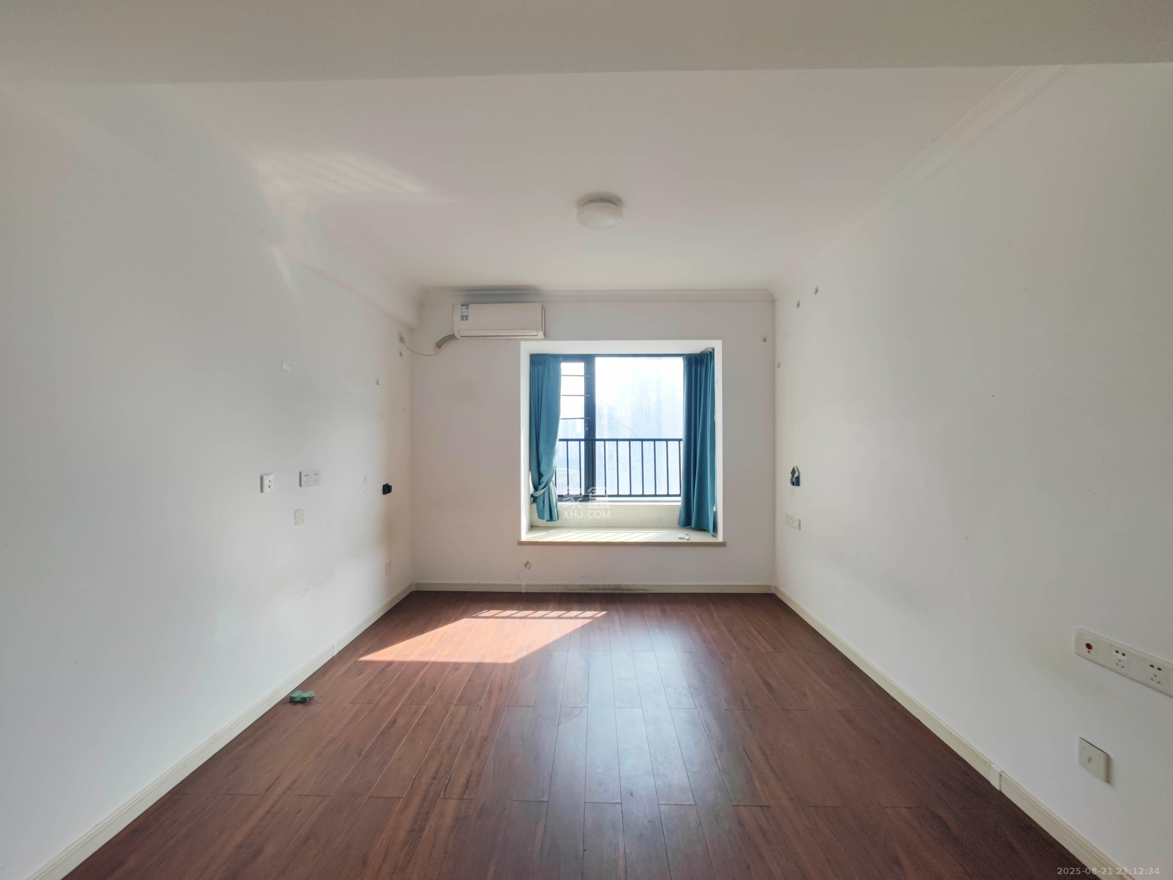 万科魅力之城锋镜里  4室2厅2卫    115.8万 万科魅力之城锋镜里  4室2厅2卫    115.8万卧室