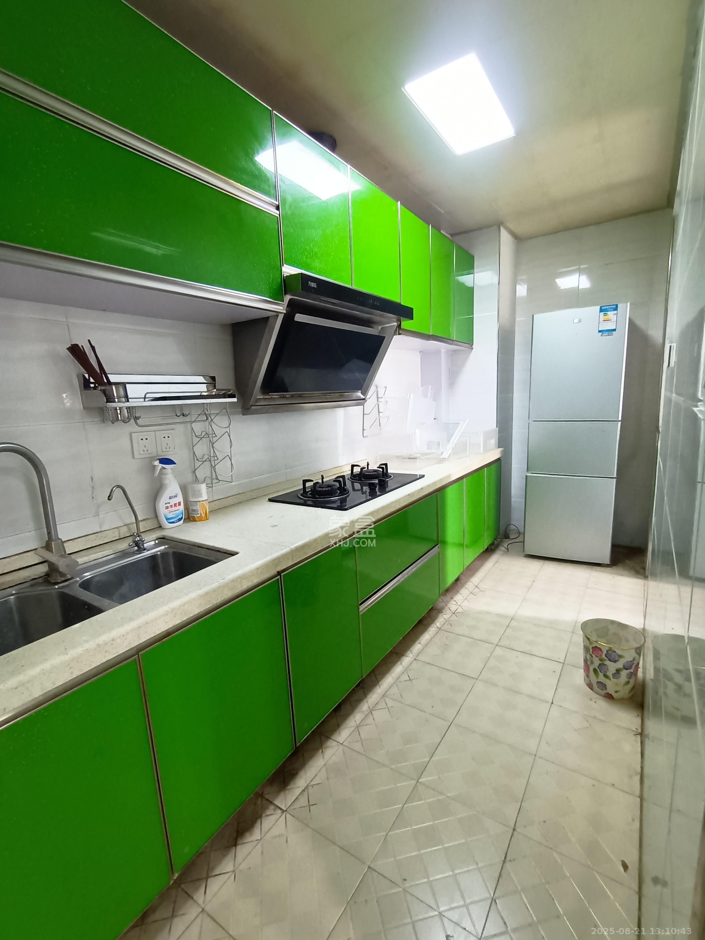 旭辉华庭  3室2厅1卫    1700.0元/月 旭辉华庭  3室2厅1卫    1700.0元/月室内图