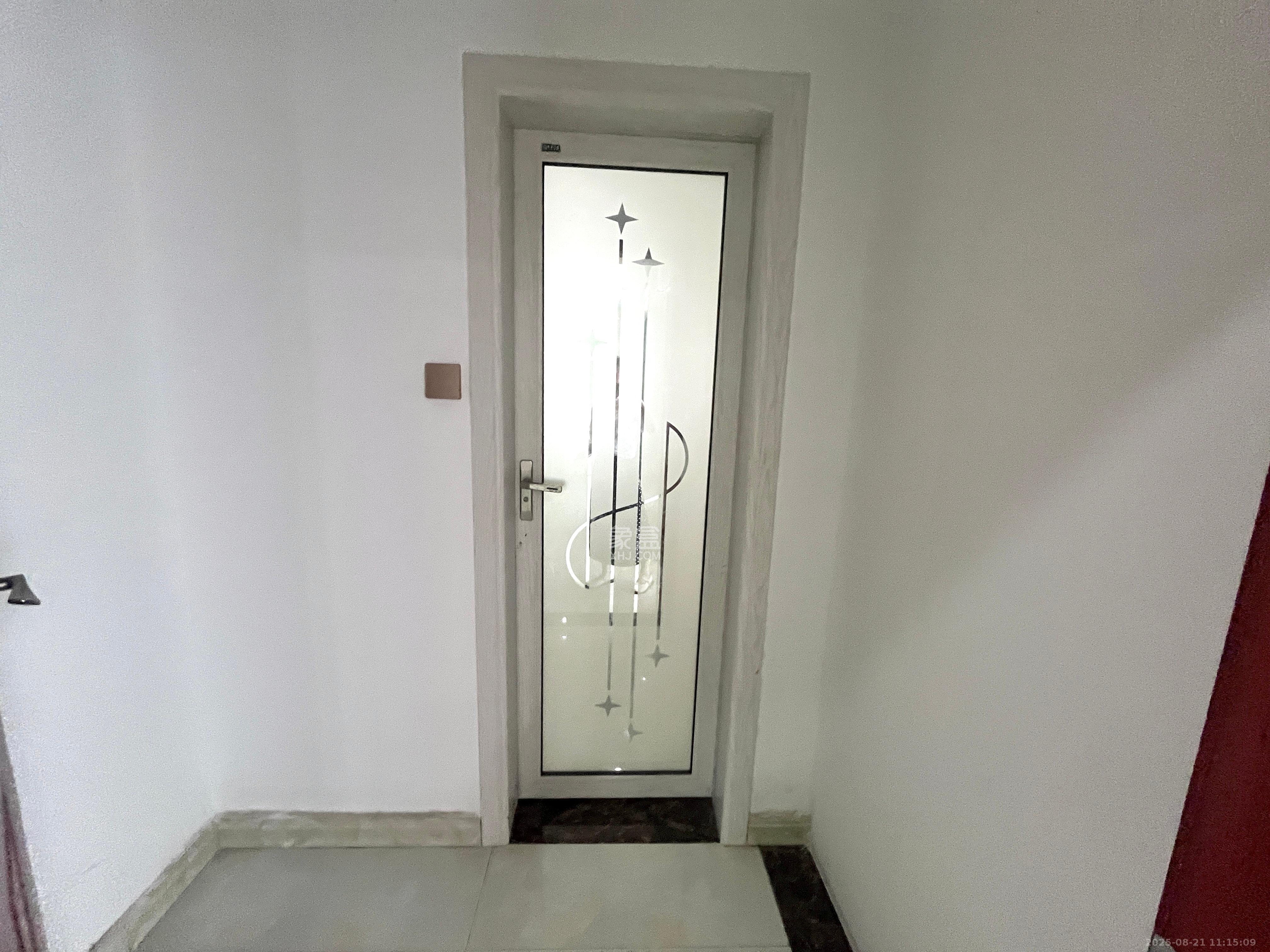 财富港湾(绿领大厦)  3室2厅2卫    3000.0元/月 财富港湾(绿领大厦)  3室2厅2卫    3000.0元/月室内图