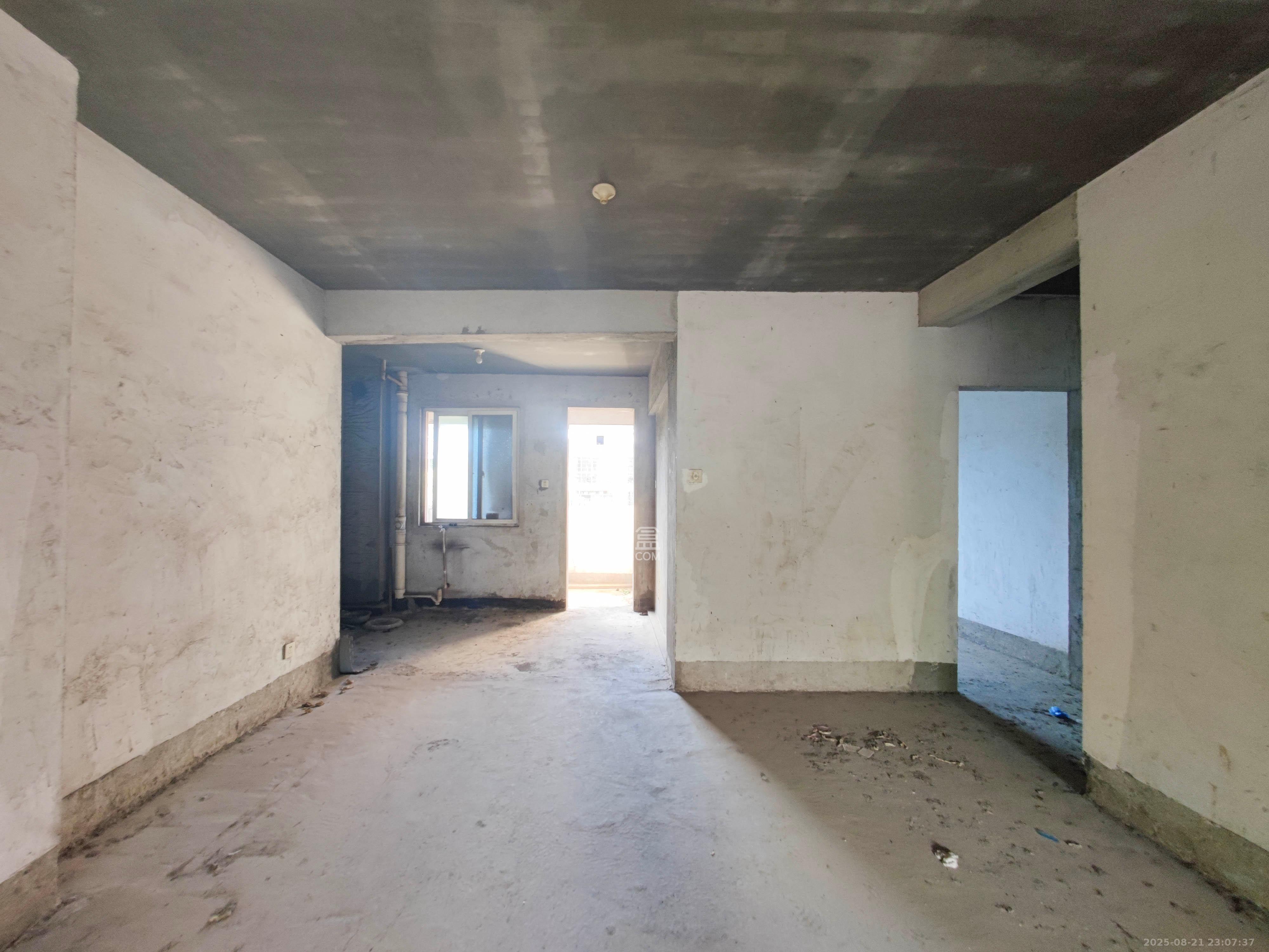 鄱阳小区  3室2厅2卫    98.0万其他