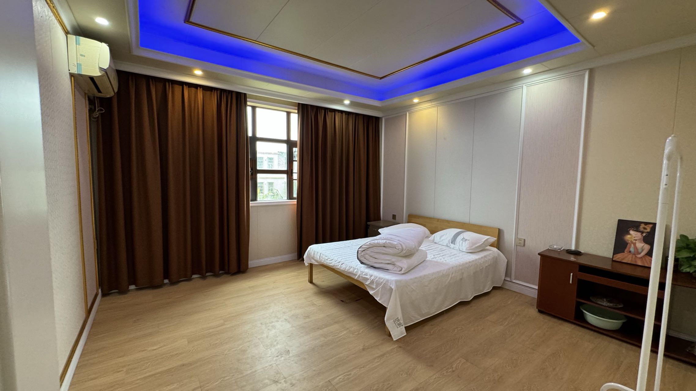 苍西村自建别墅 9室2厅3卫 13000.0元/月 苍西村自建别墅 9室2厅3卫 13000.0元/月室内图