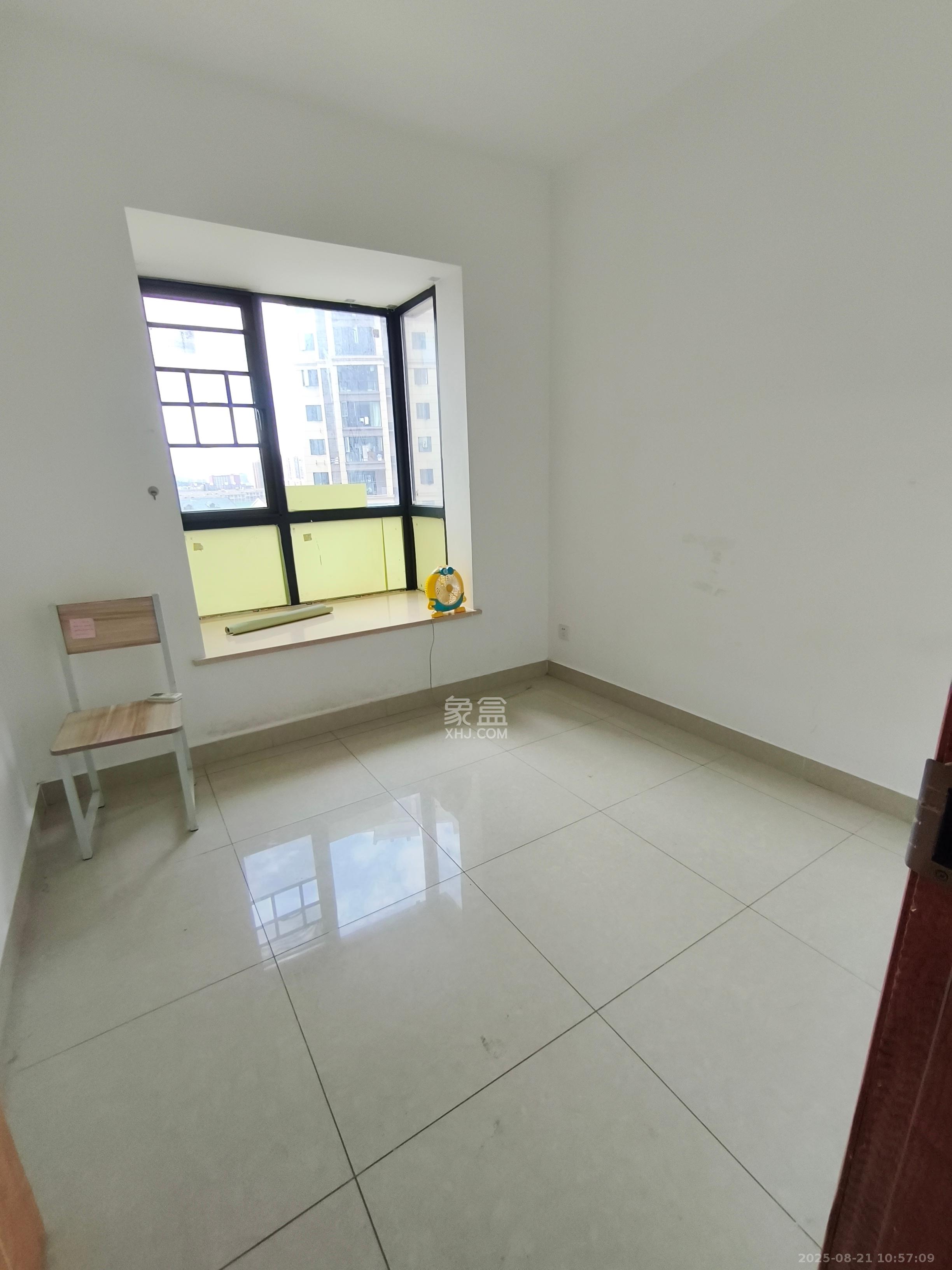 荣泰广场 3室2厅1卫 2000.0元/月 荣泰广场 3室2厅1卫 2000.0元/月室内图