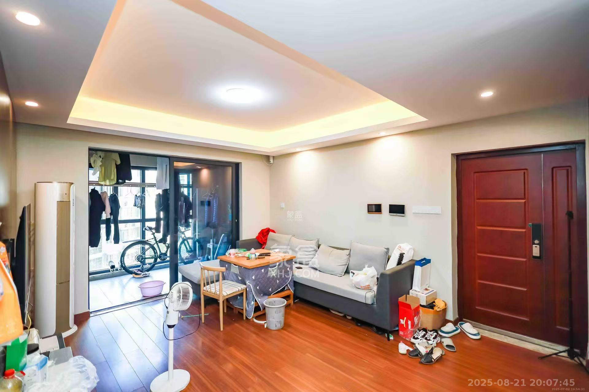 荣泰广场 3室2厅2卫 2800.0元/月 荣泰广场 3室2厅2卫 2800.0元/月室内图