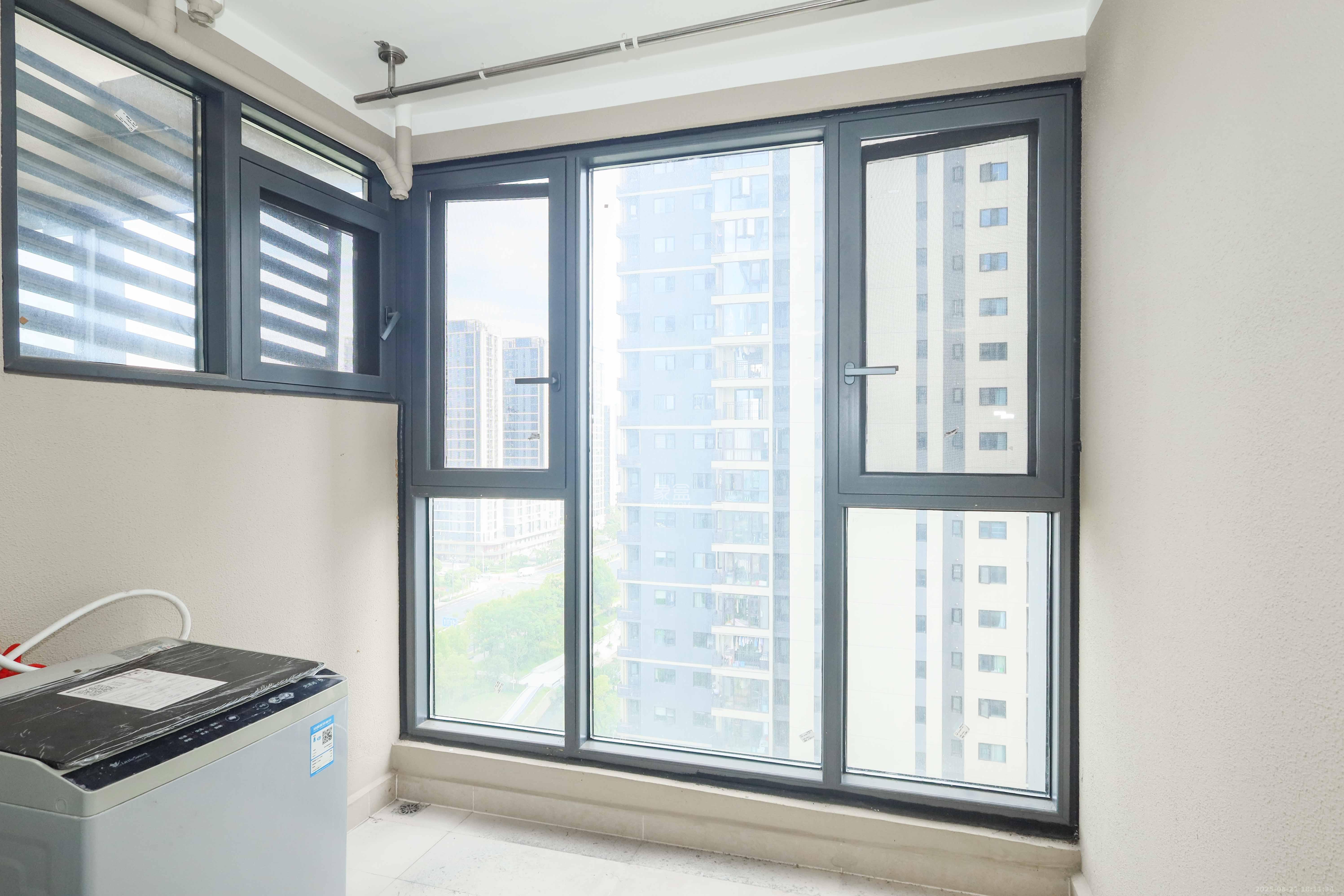 万科金色梦想C区  3室2厅1卫    107.0万阳台