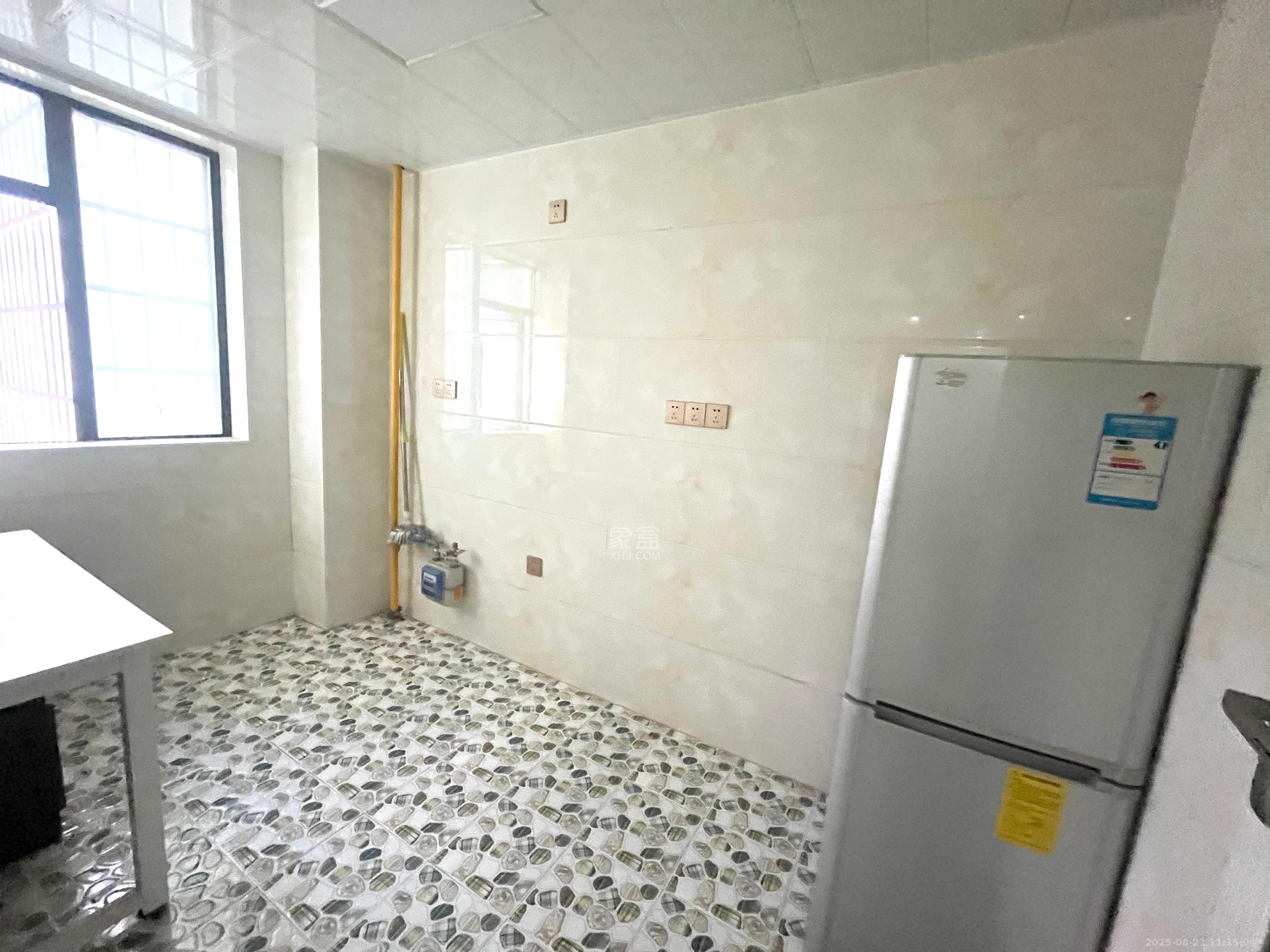 财富港湾(绿领大厦)  3室2厅2卫    3000.0元/月 财富港湾(绿领大厦)  3室2厅2卫    3000.0元/月室内图