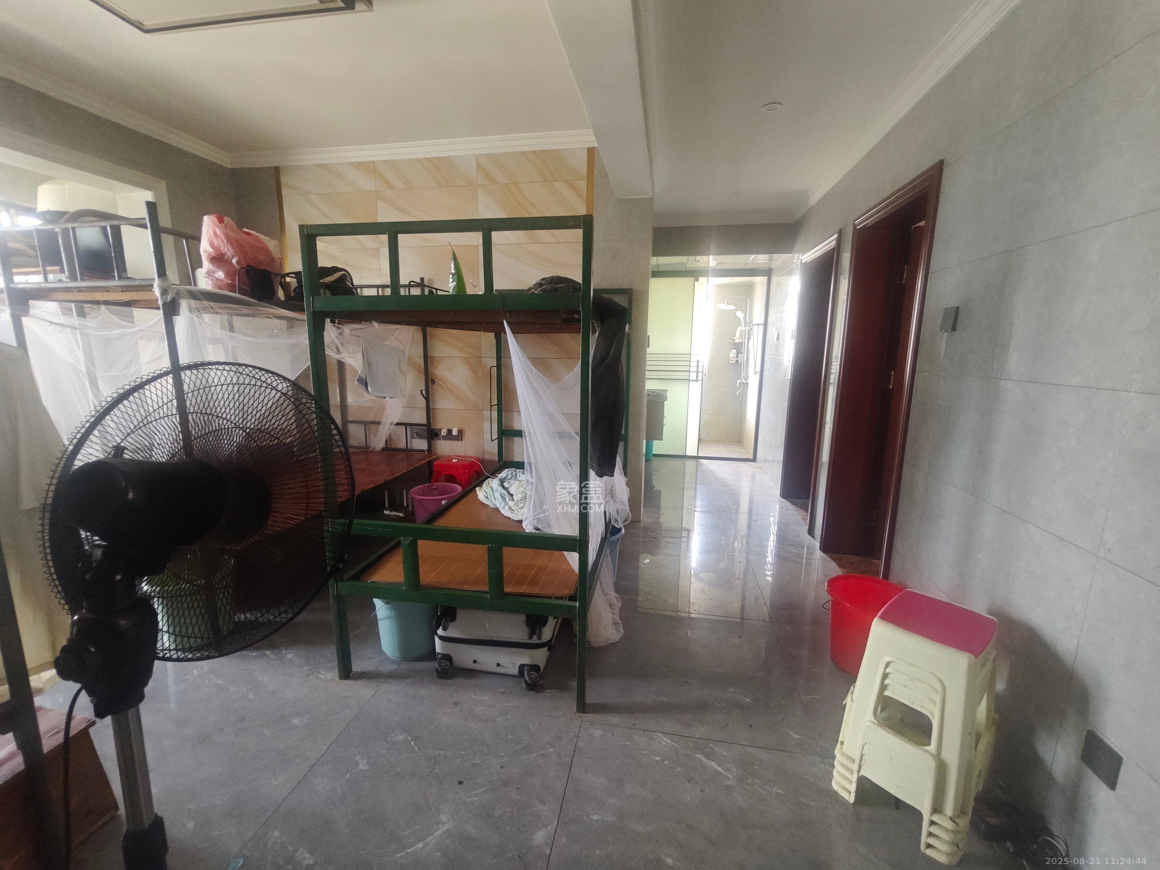 星城新宇川河苑 3室2厅1卫 2200.0元/月 星城新宇川河苑 3室2厅1卫 2200.0元/月室内图