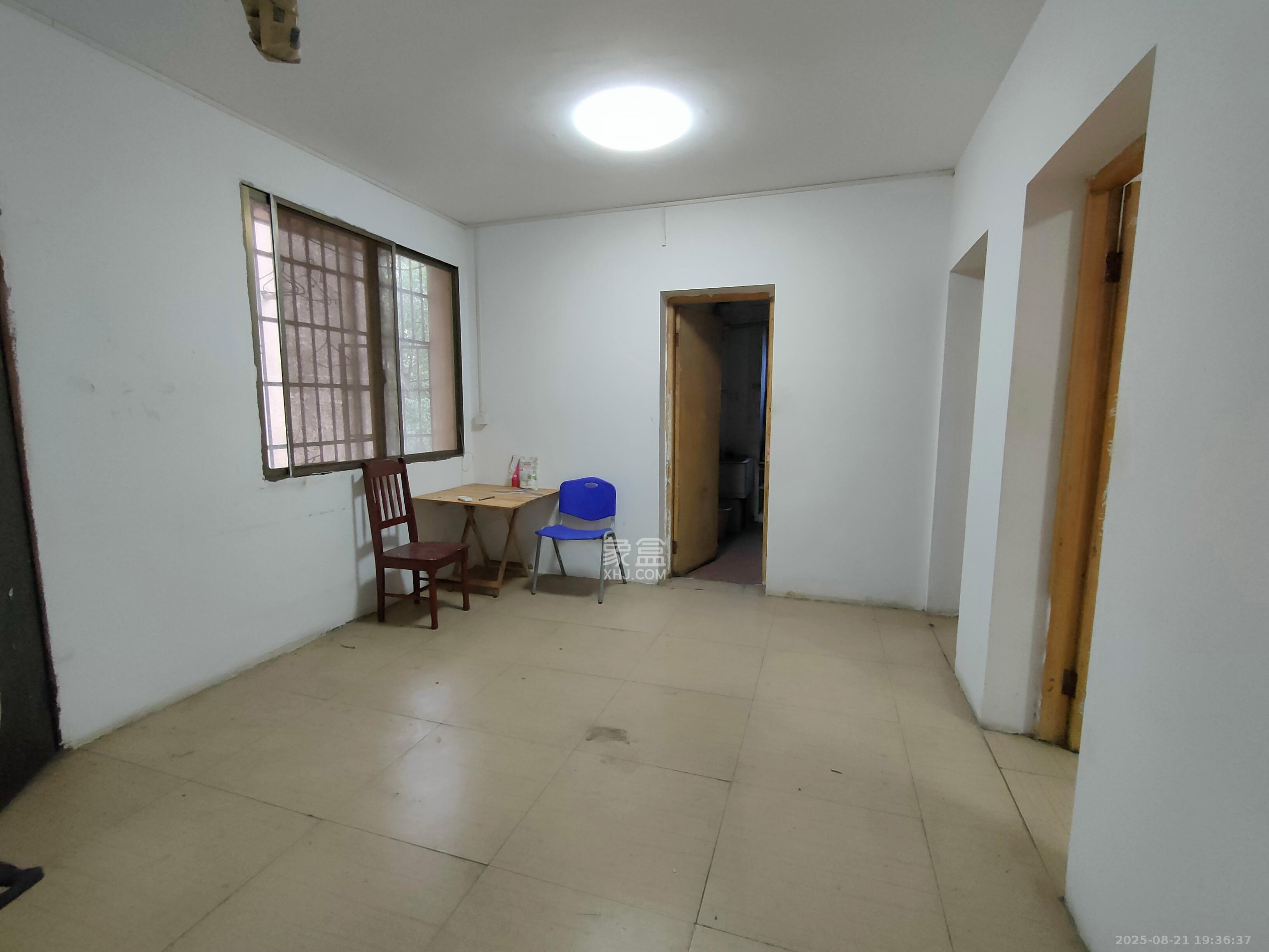 涂家冲社区(涂新小区、农商银行宿舍) 3室1厅1卫 1650.0元/月 涂家冲社区(涂新小区、农商银行宿舍) 3室1厅1卫 1650.0元/月室内图