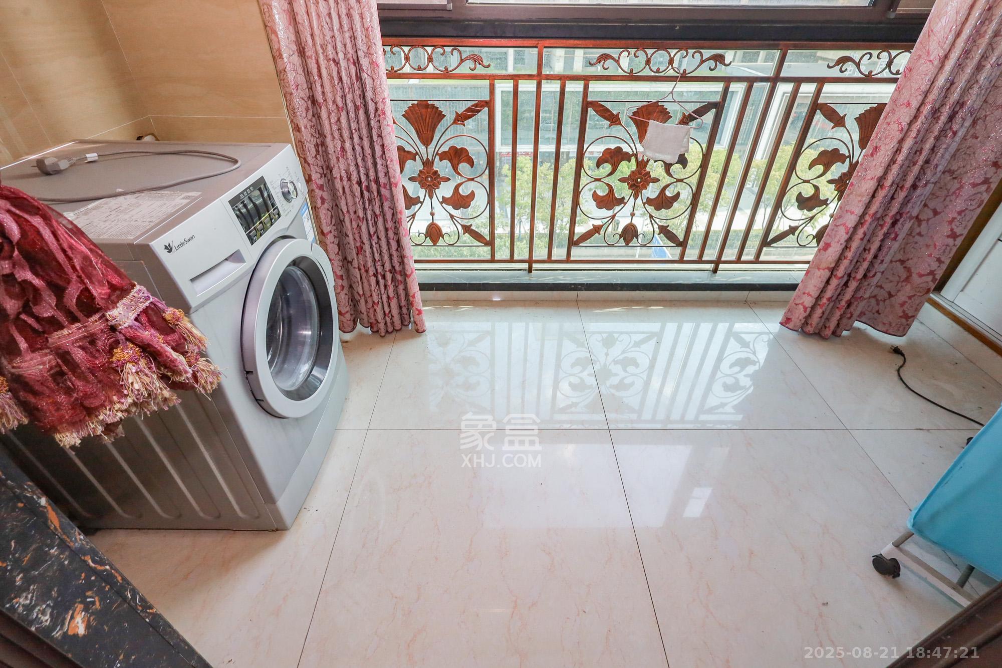 滨江一号（丰泰花园）  3室2厅1卫    79.9万阳台