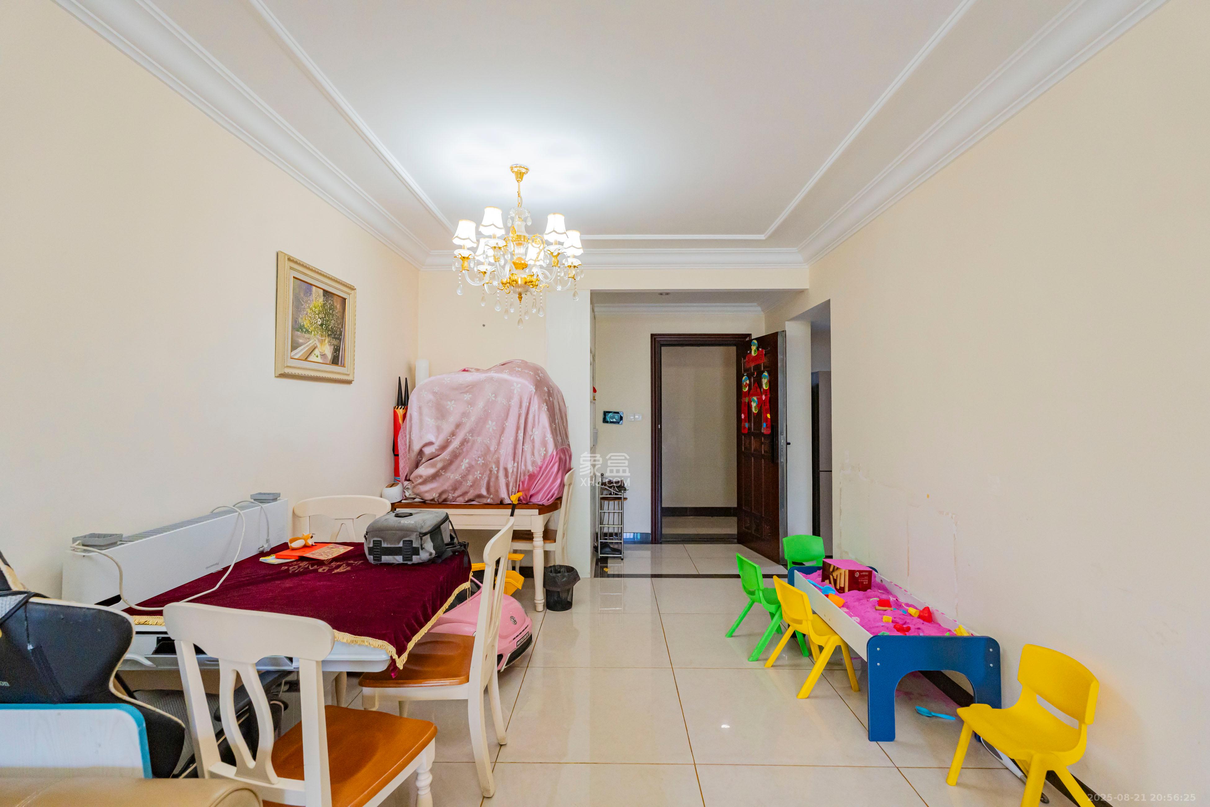 恒大雅苑  2室2厅1卫    76.0万客厅