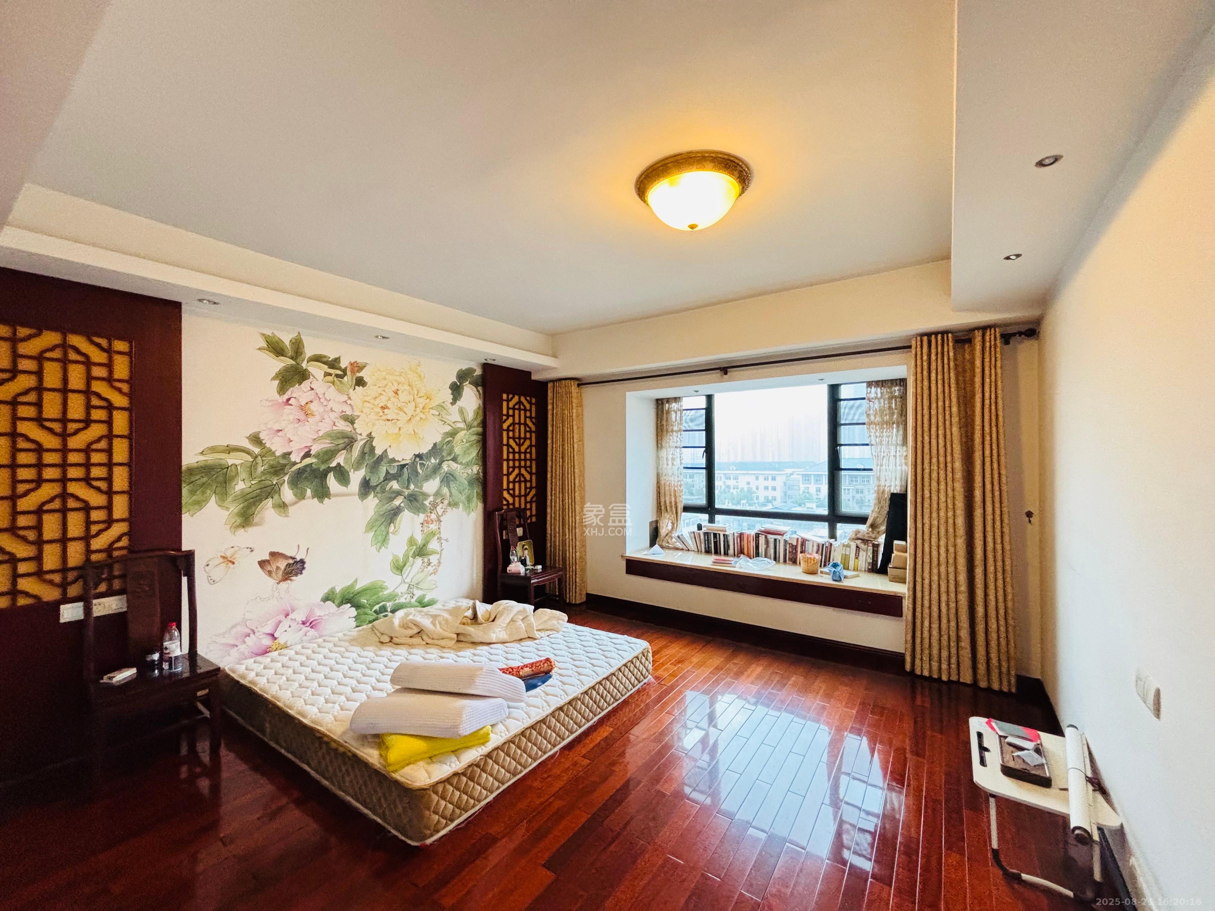 西街花园  4室2厅2卫    4800.0元/月室内图