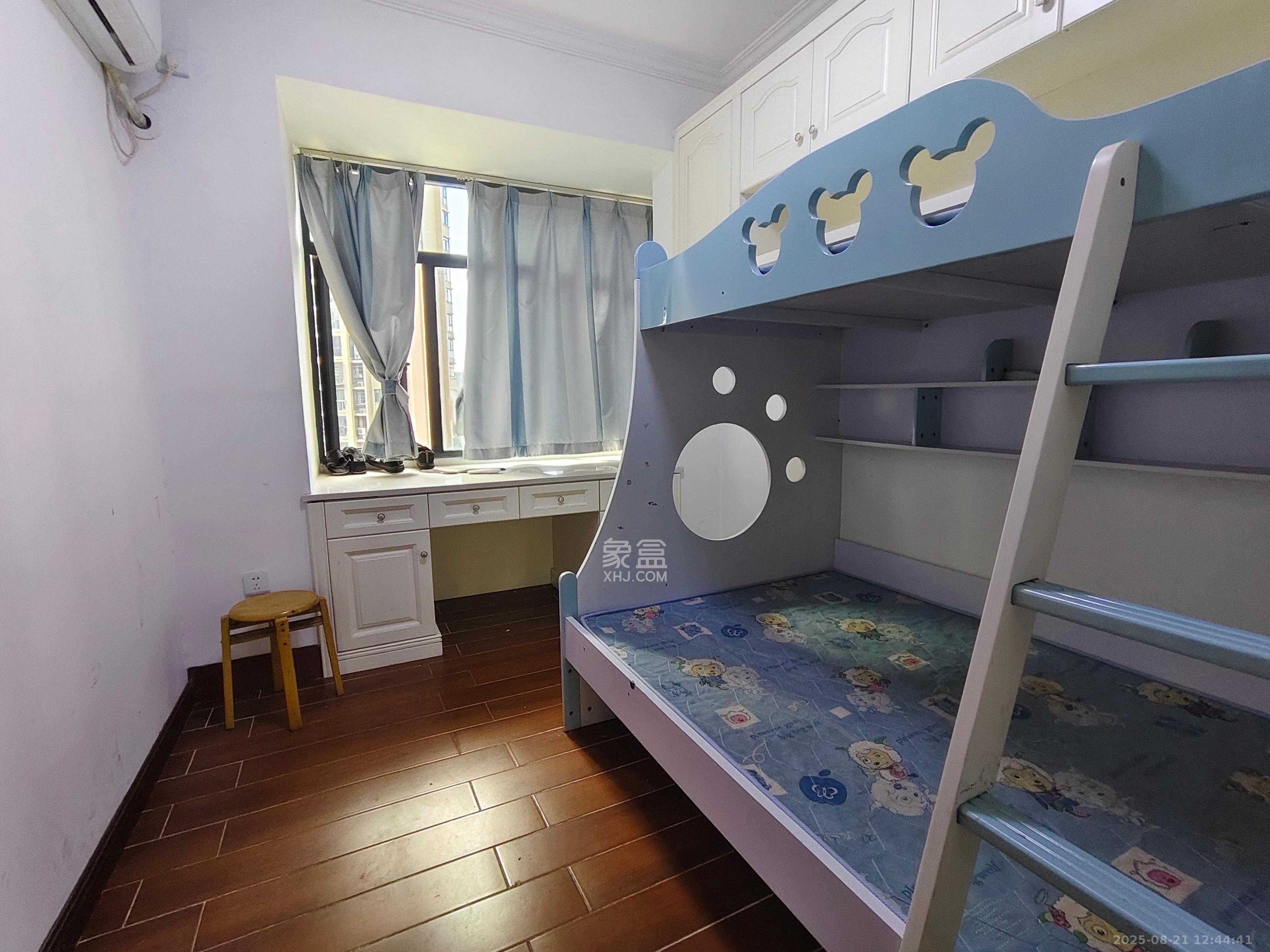 辉煌国际城二期  4室2厅2卫    2700.0元/月室内图