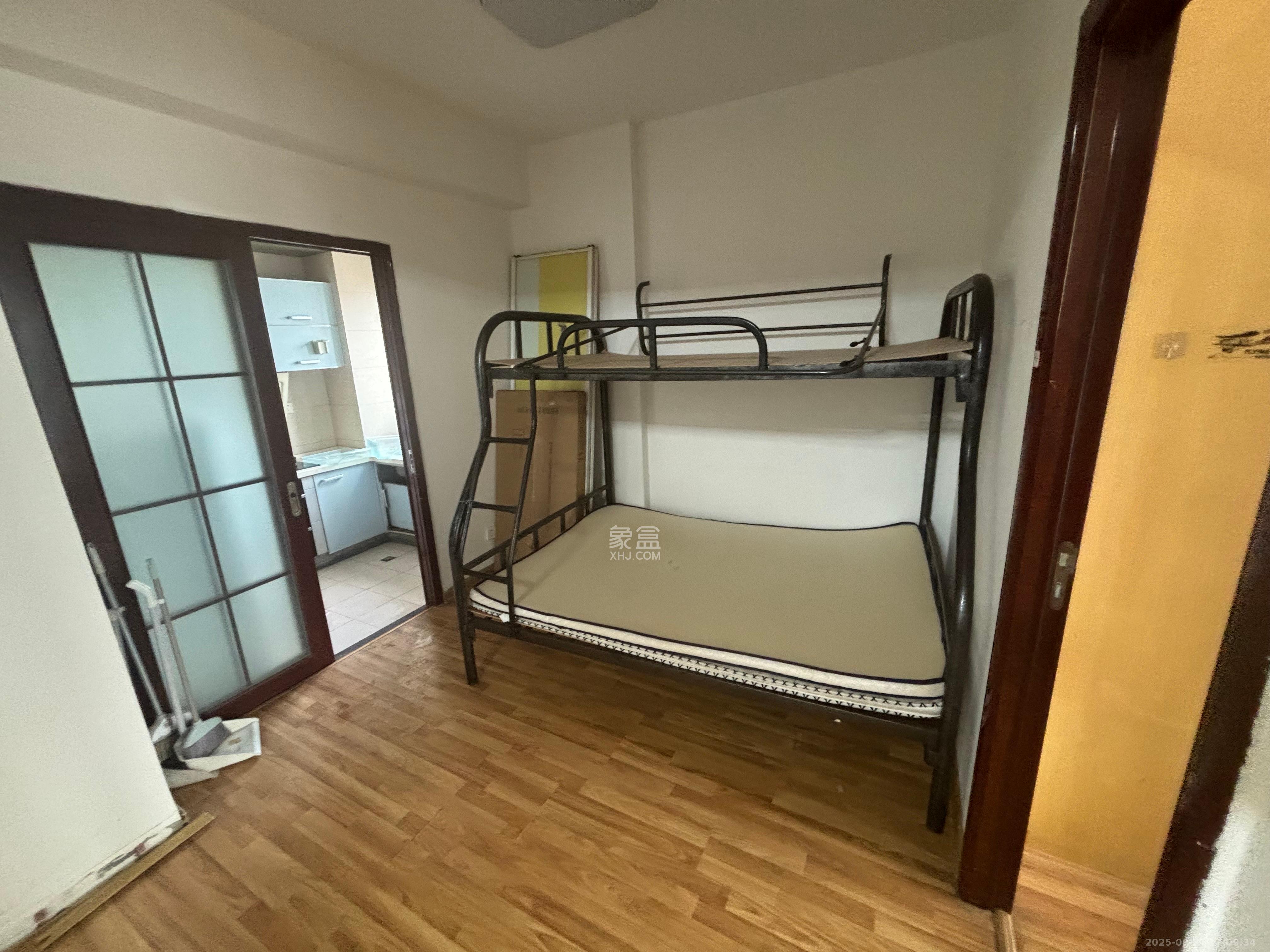 新青年公寓  3室2厅1卫    2800.0元/月室内图