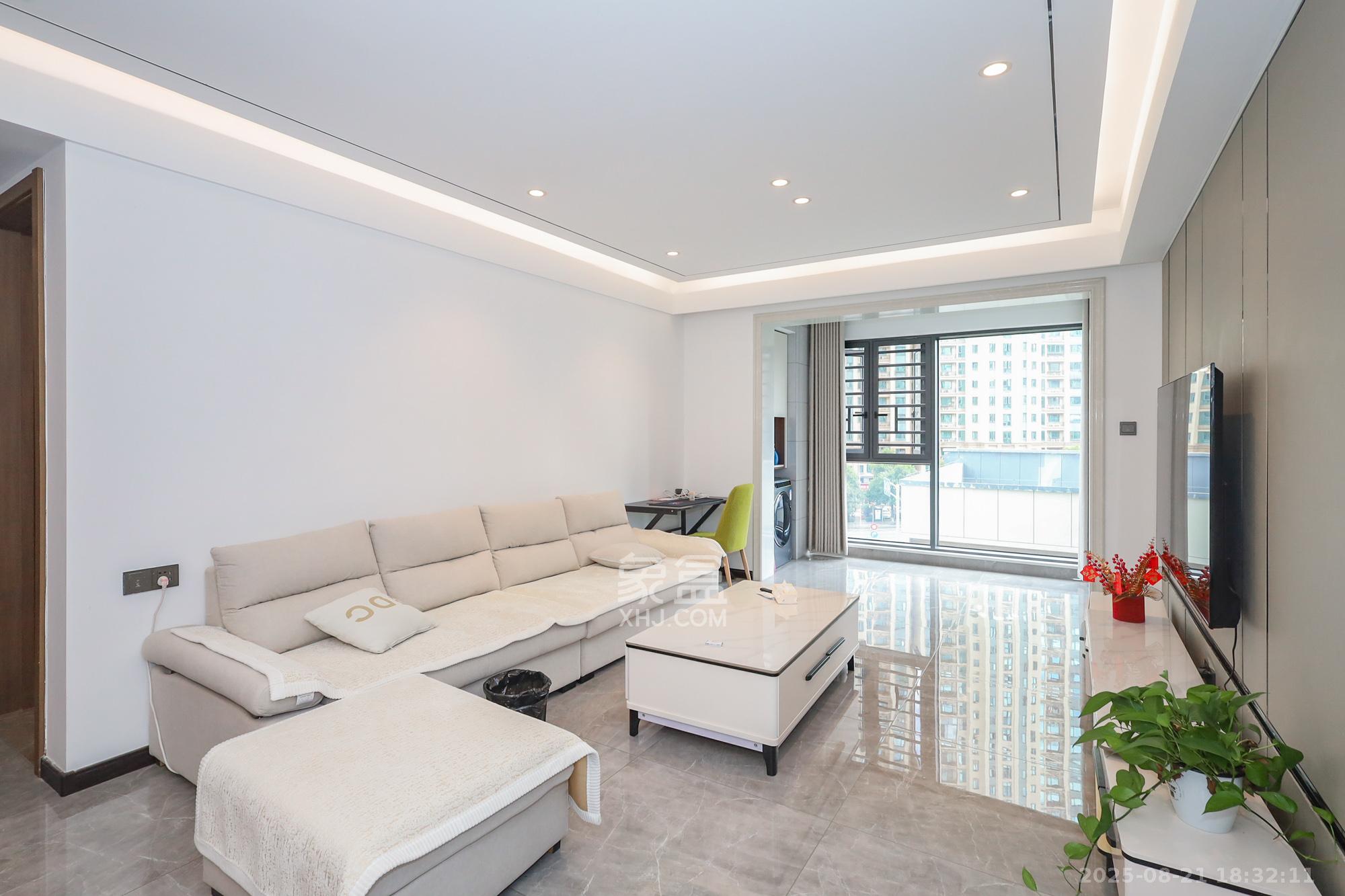 卓越中寰  3室2厅2卫    175.0万