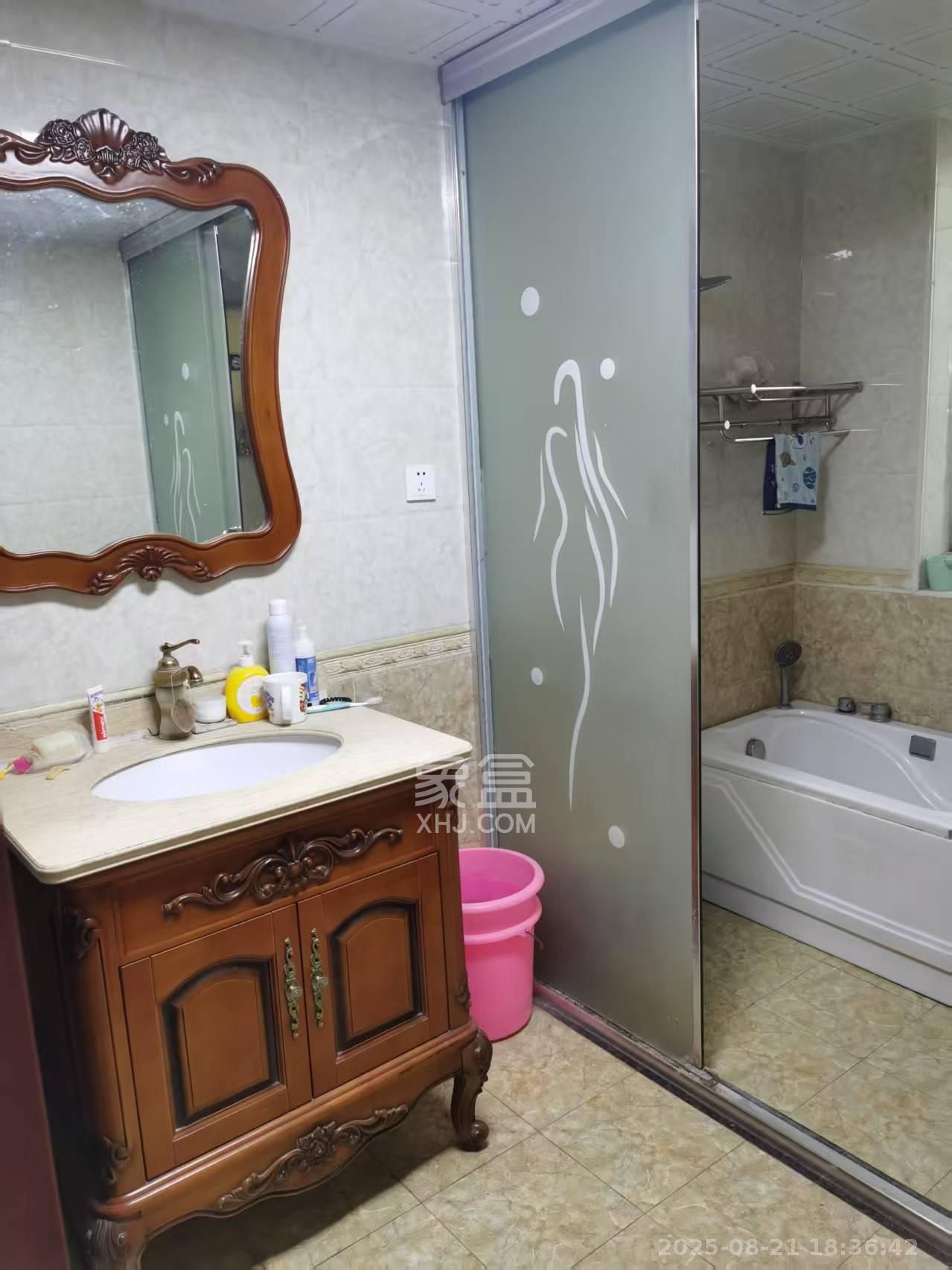 天元涉外景园B区 4室2厅2卫 3000.0元/月 天元涉外景园B区 4室2厅2卫 3000.0元/月室内图