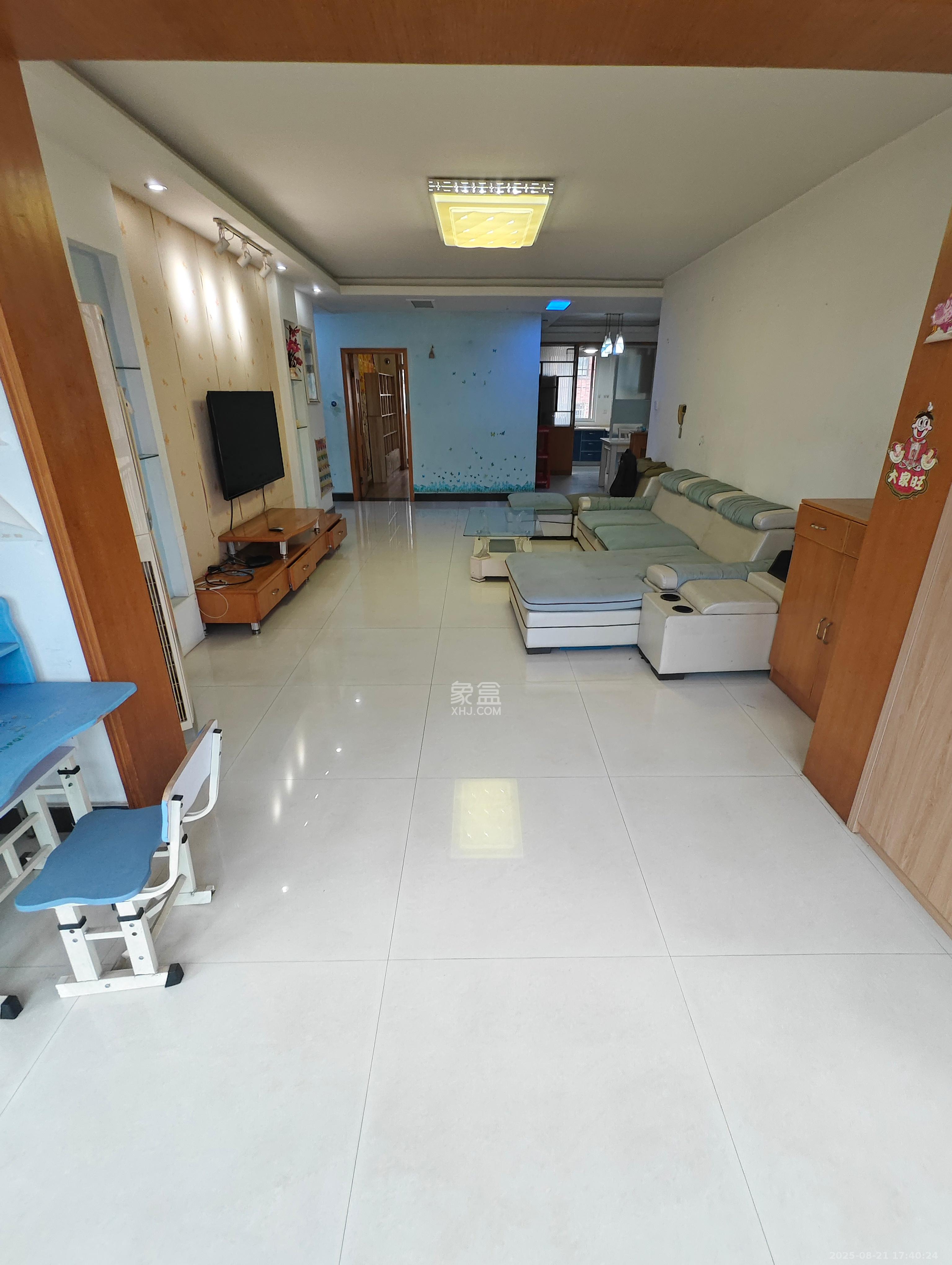 咸嘉新村悦峰园 3室2厅2卫 2200.0元/月 咸嘉新村悦峰园 3室2厅2卫 2200.0元/月室内图