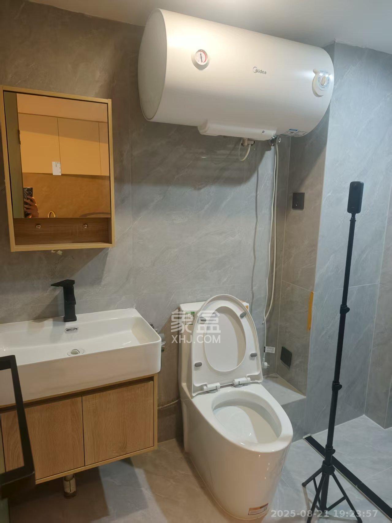 绿地商务广场 1室1厅1卫 1600.0元/月 绿地商务广场 1室1厅1卫 1600.0元/月室内图