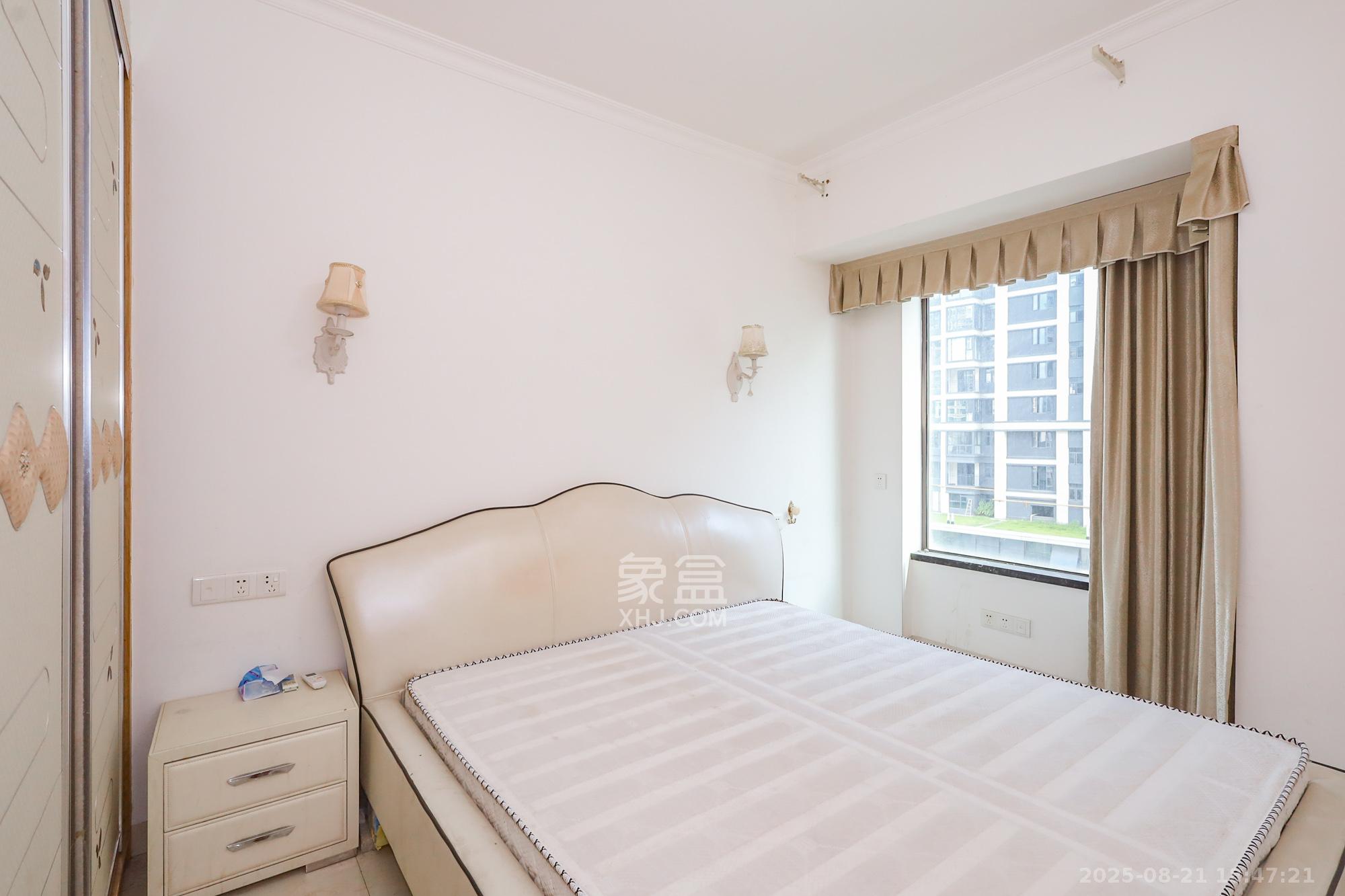 滨江一号(丰泰花园) 3室2厅1卫 79.9万 滨江一号(丰泰花园) 3室2厅1卫 79.9万卧室