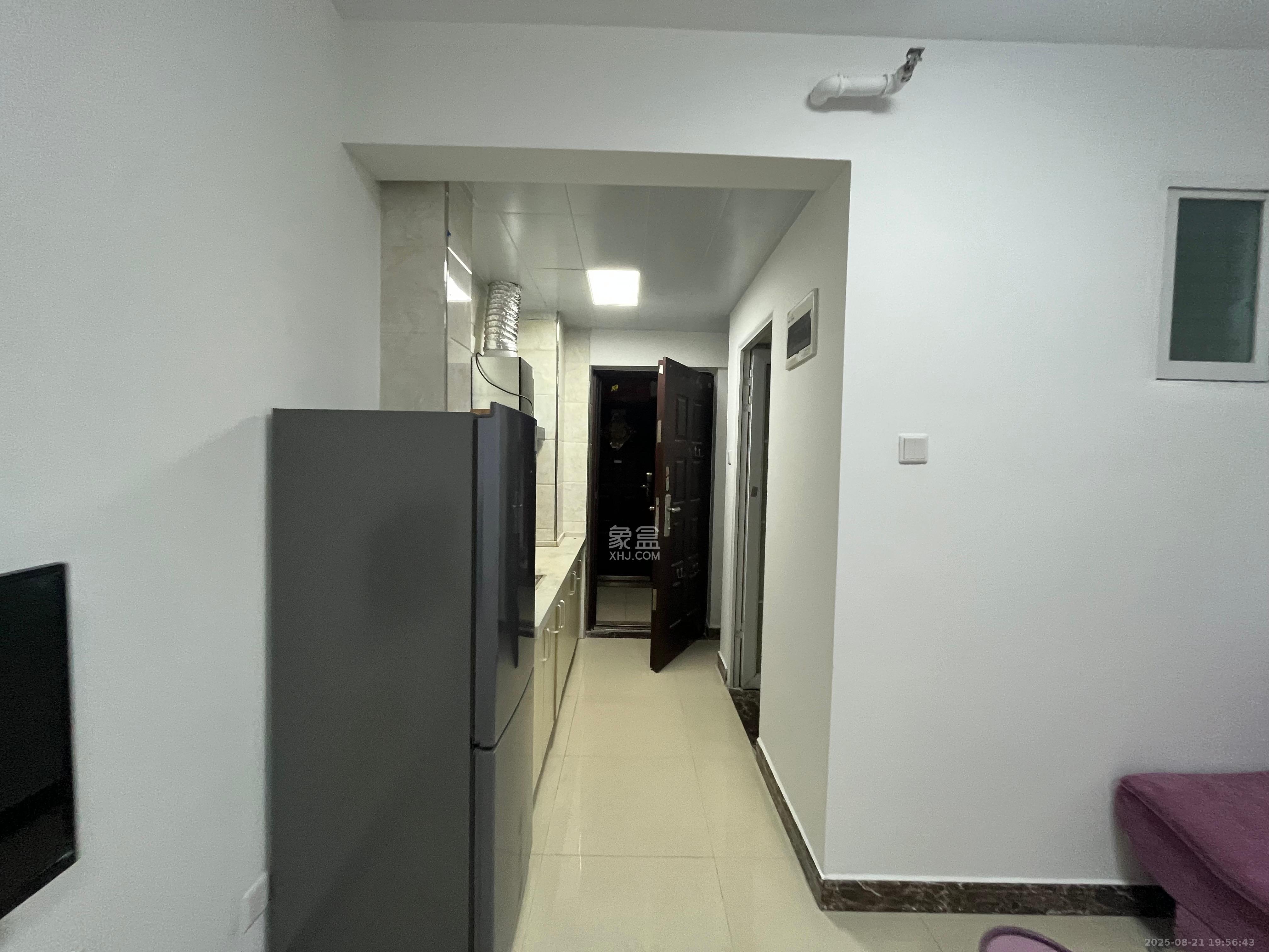 融科东南海 1室1厅1卫 1300.0元/月 融科东南海 1室1厅1卫 1300.0元/月室内图