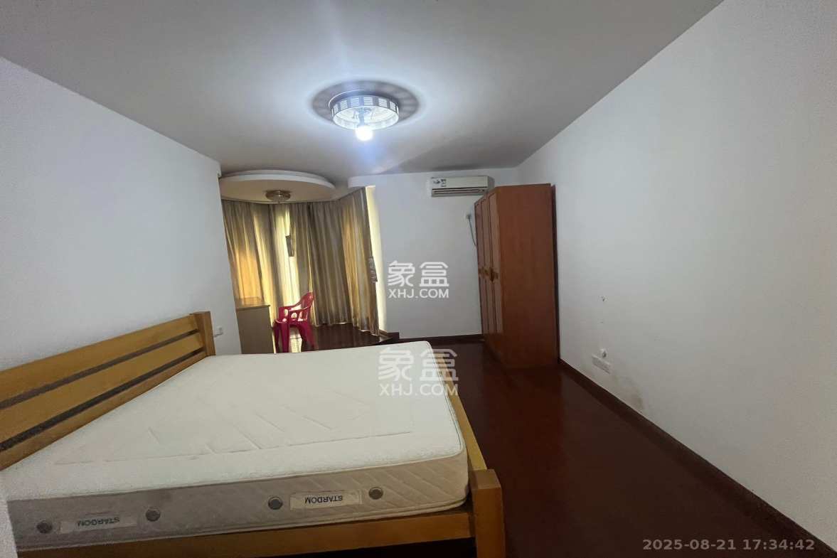 嘉盛华庭(一期、二期、三期)  3室2厅2卫    2400.0元/月 嘉盛华庭(一期、二期、三期)  3室2厅2卫    2400.0元/月室内图