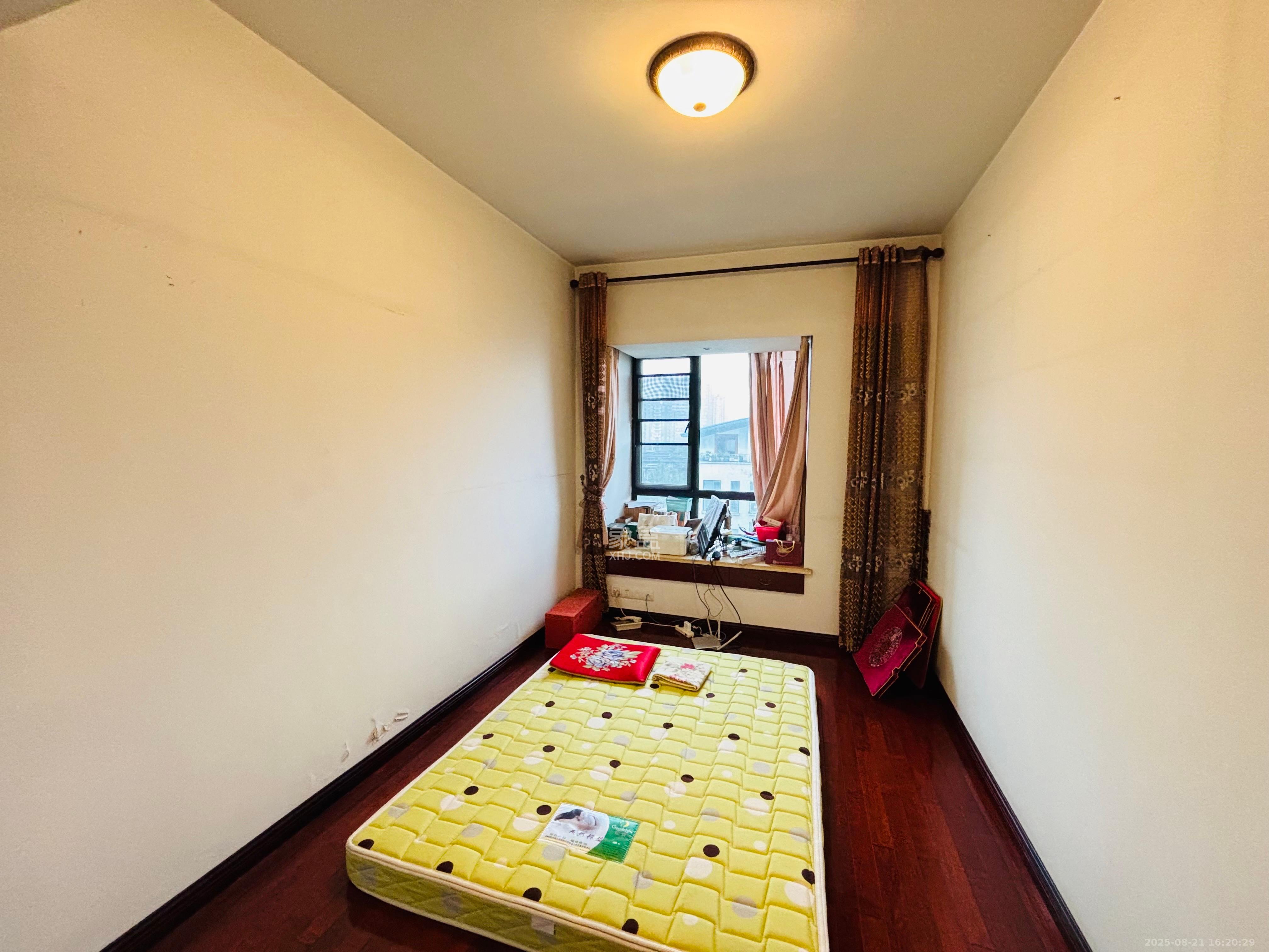 西街花园  4室2厅2卫    4800.0元/月室内图