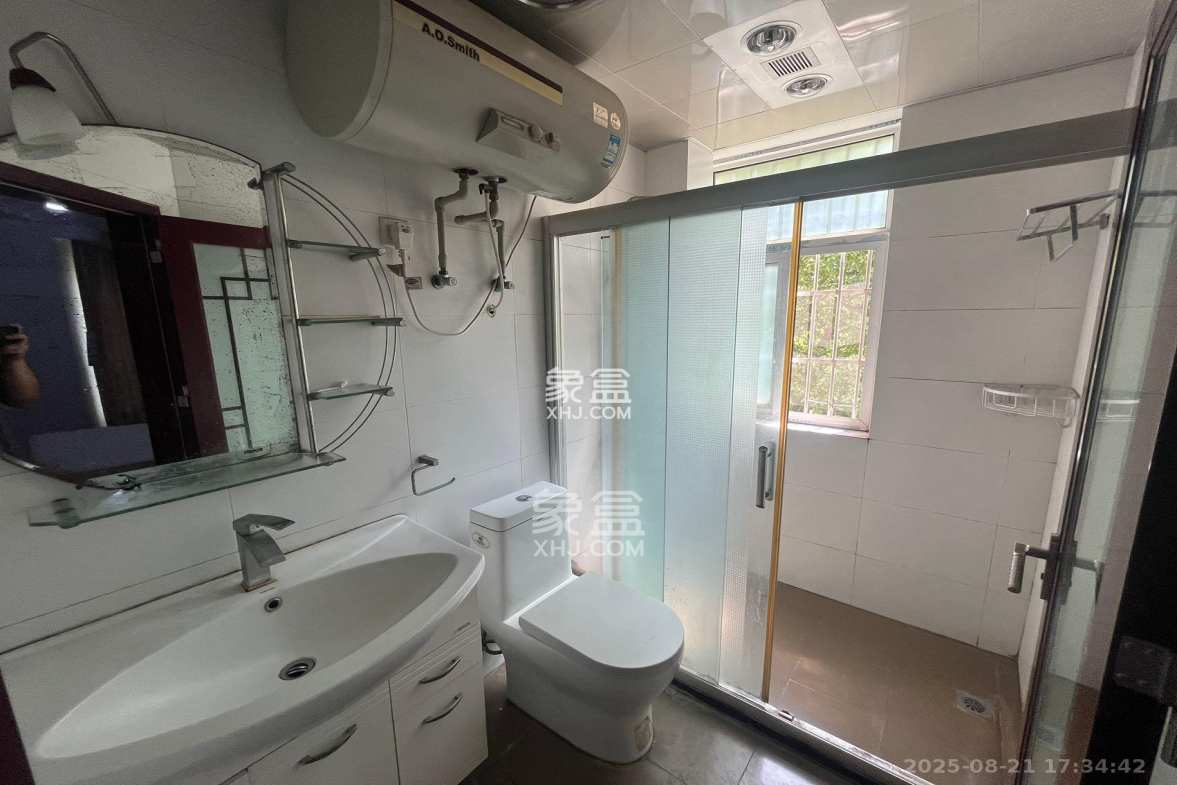 嘉盛华庭(一期、二期、三期)  3室2厅2卫    2400.0元/月 嘉盛华庭(一期、二期、三期)  3室2厅2卫    2400.0元/月室内图