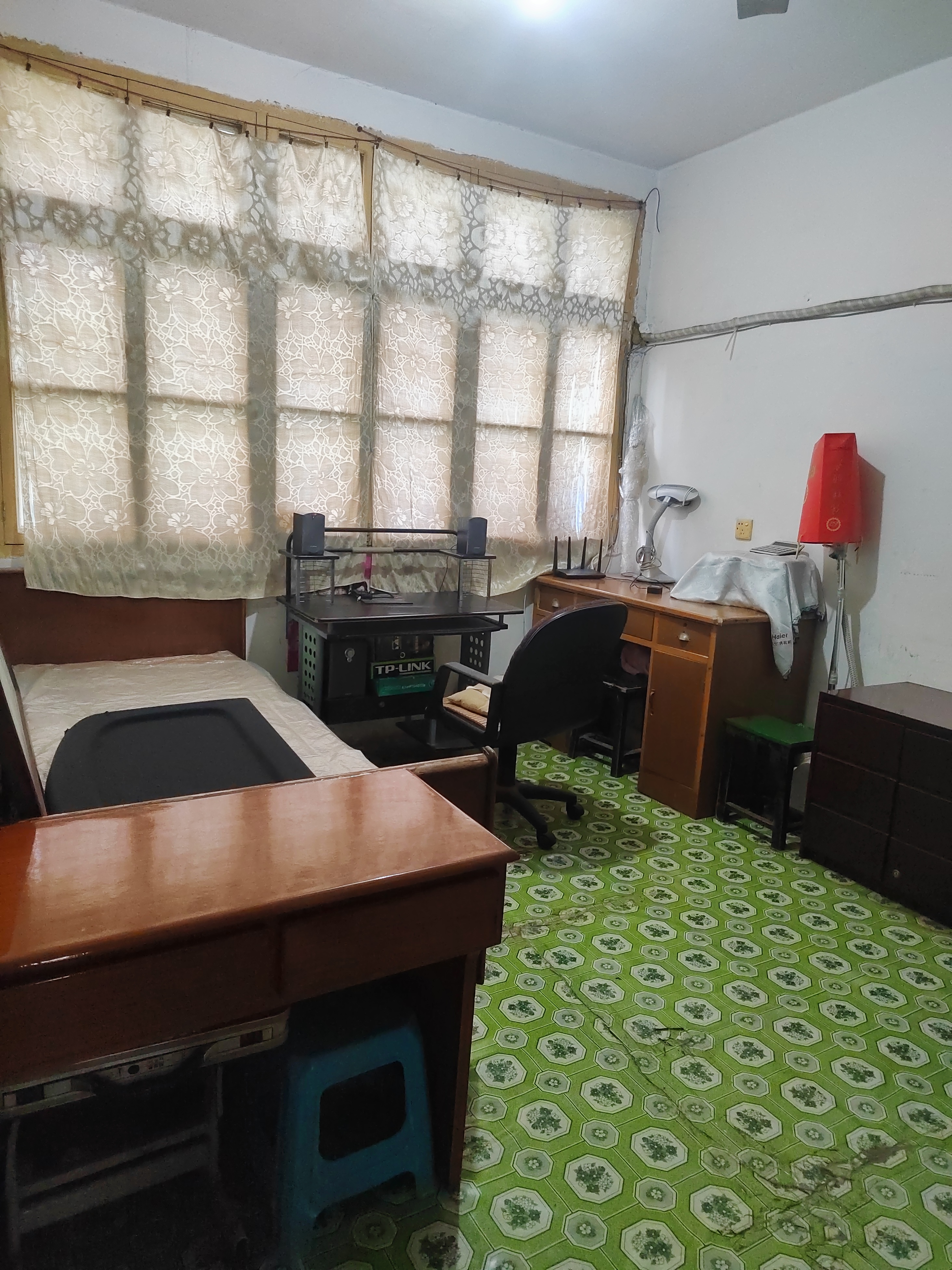娄底第三完全小学家属楼  4室2厅2卫   59.80万客厅