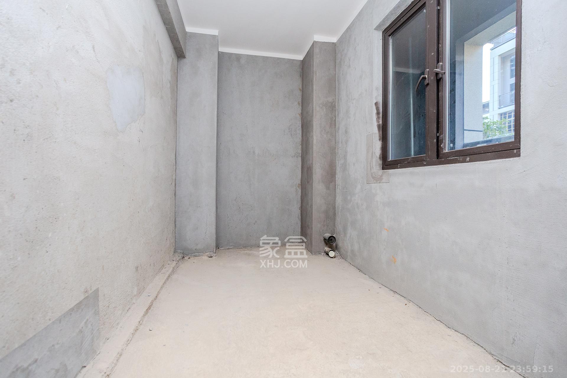 时代建发和著  6室2厅4卫    600.0万 时代建发和著  6室2厅4卫    600.0万卫生间