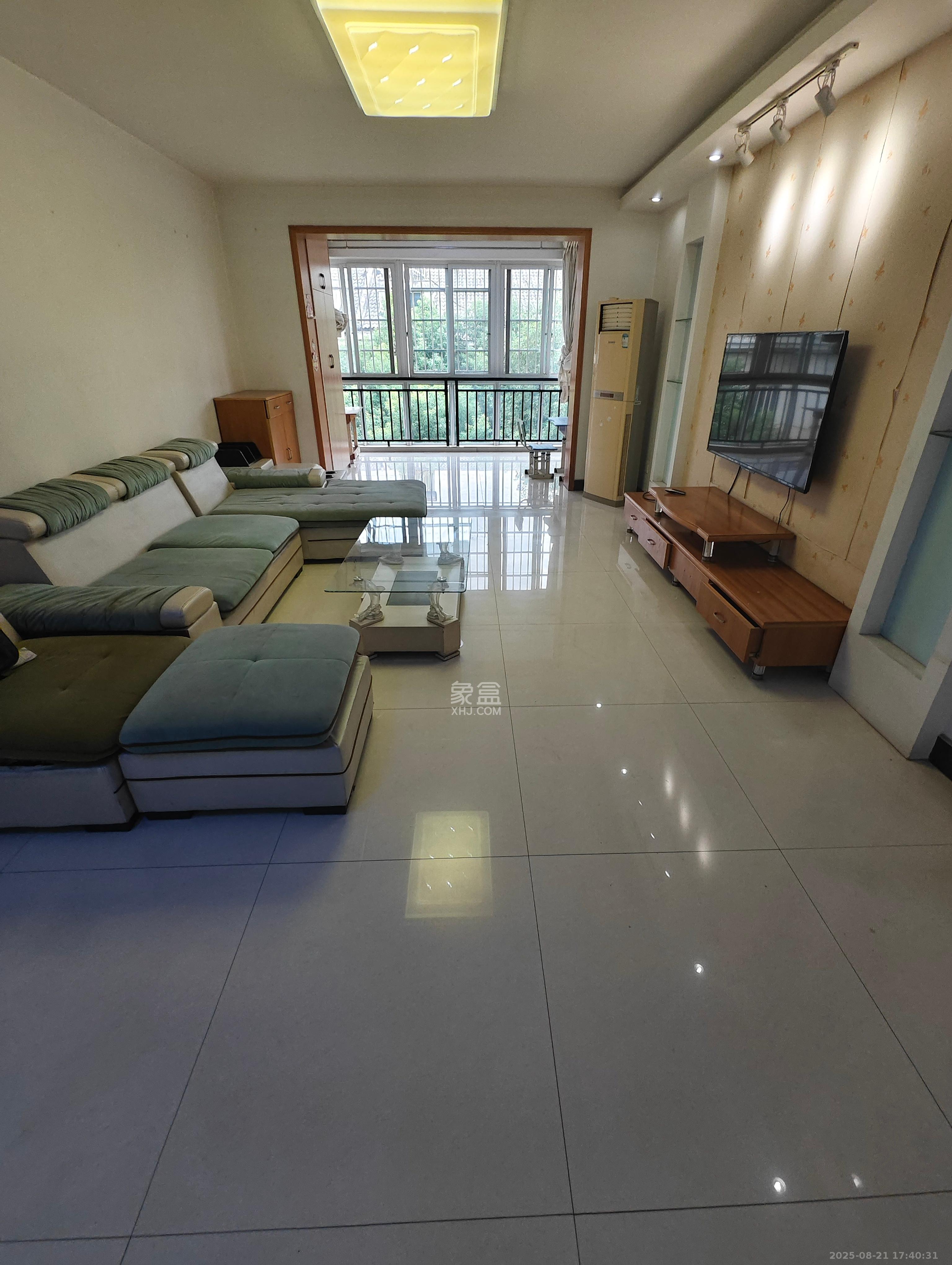 咸嘉新村悦峰园 3室2厅2卫 2200.0元/月 咸嘉新村悦峰园 3室2厅2卫 2200.0元/月室内图