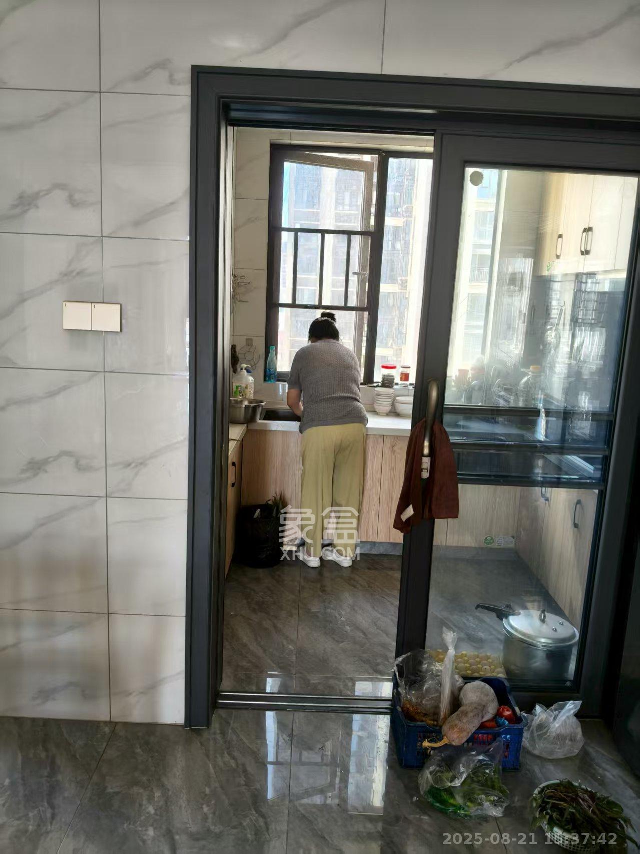 财汇新天地(财汇商务广场)  4室2厅2卫    2600.0元/月 财汇新天地(财汇商务广场)  4室2厅2卫    2600.0元/月室内图