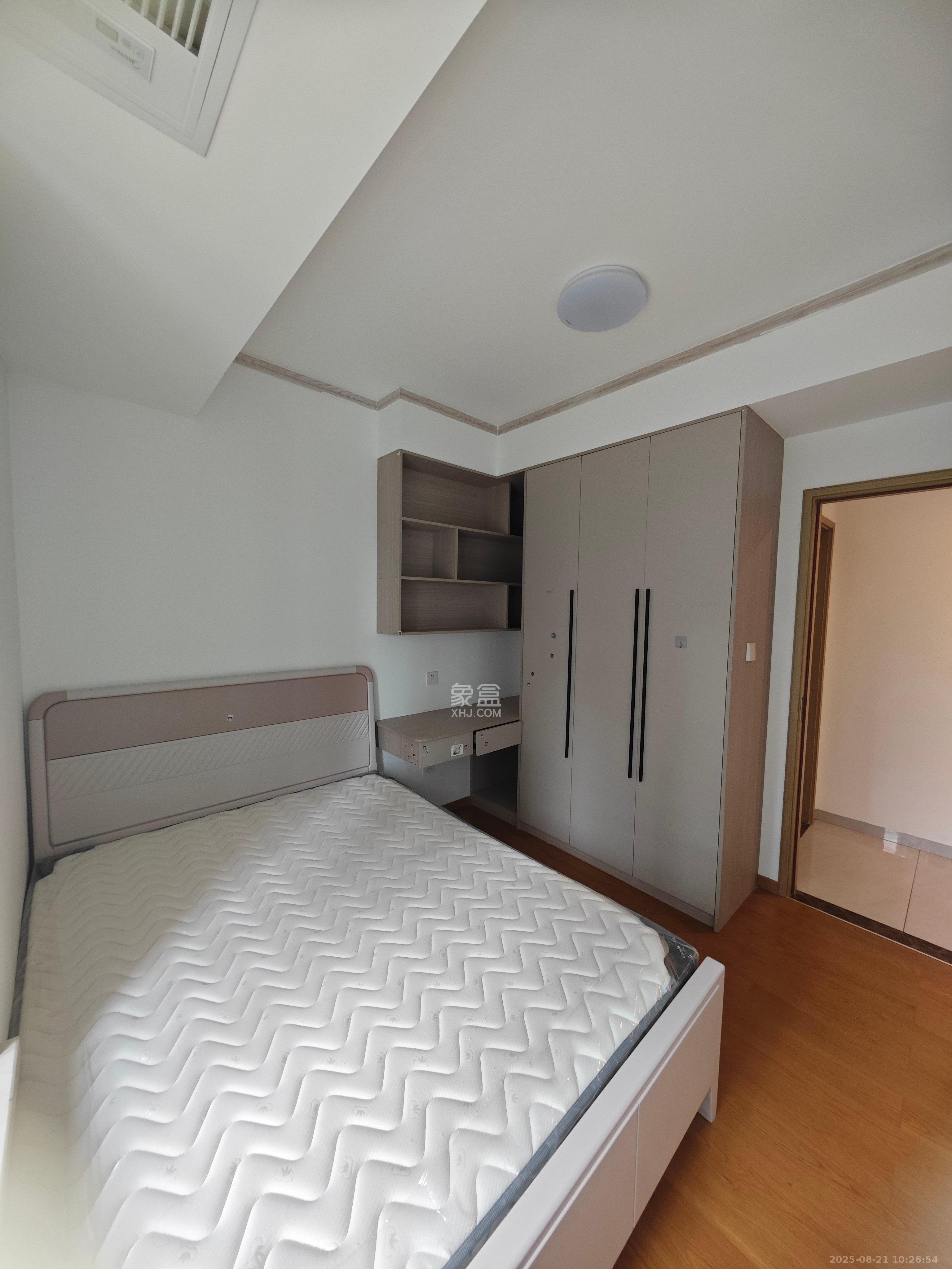 清控湖山雅居南区  4室2厅2卫   3200.00元/月室内图