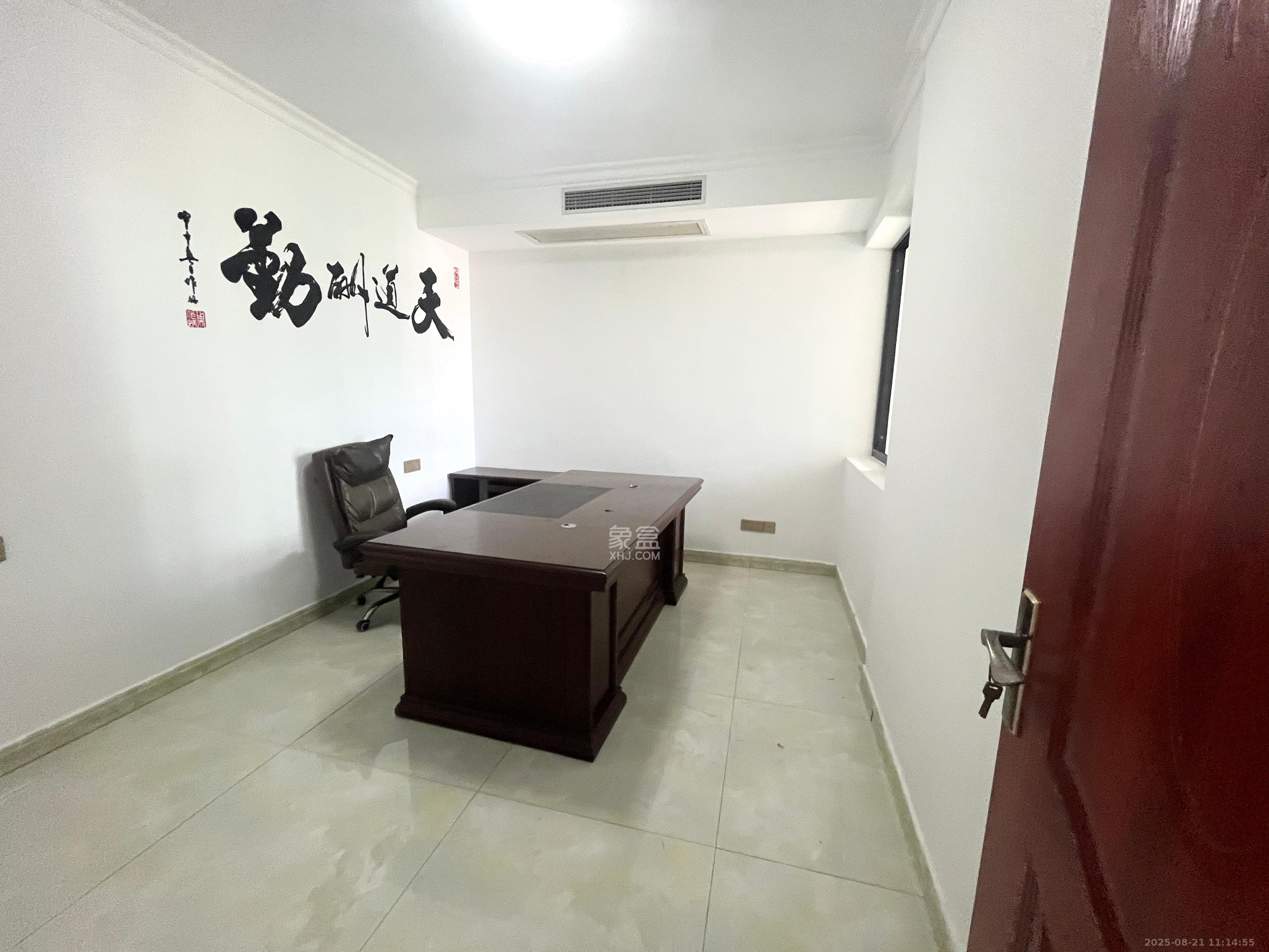 财富港湾(绿领大厦)  3室2厅2卫    3000.0元/月 财富港湾(绿领大厦)  3室2厅2卫    3000.0元/月室内图