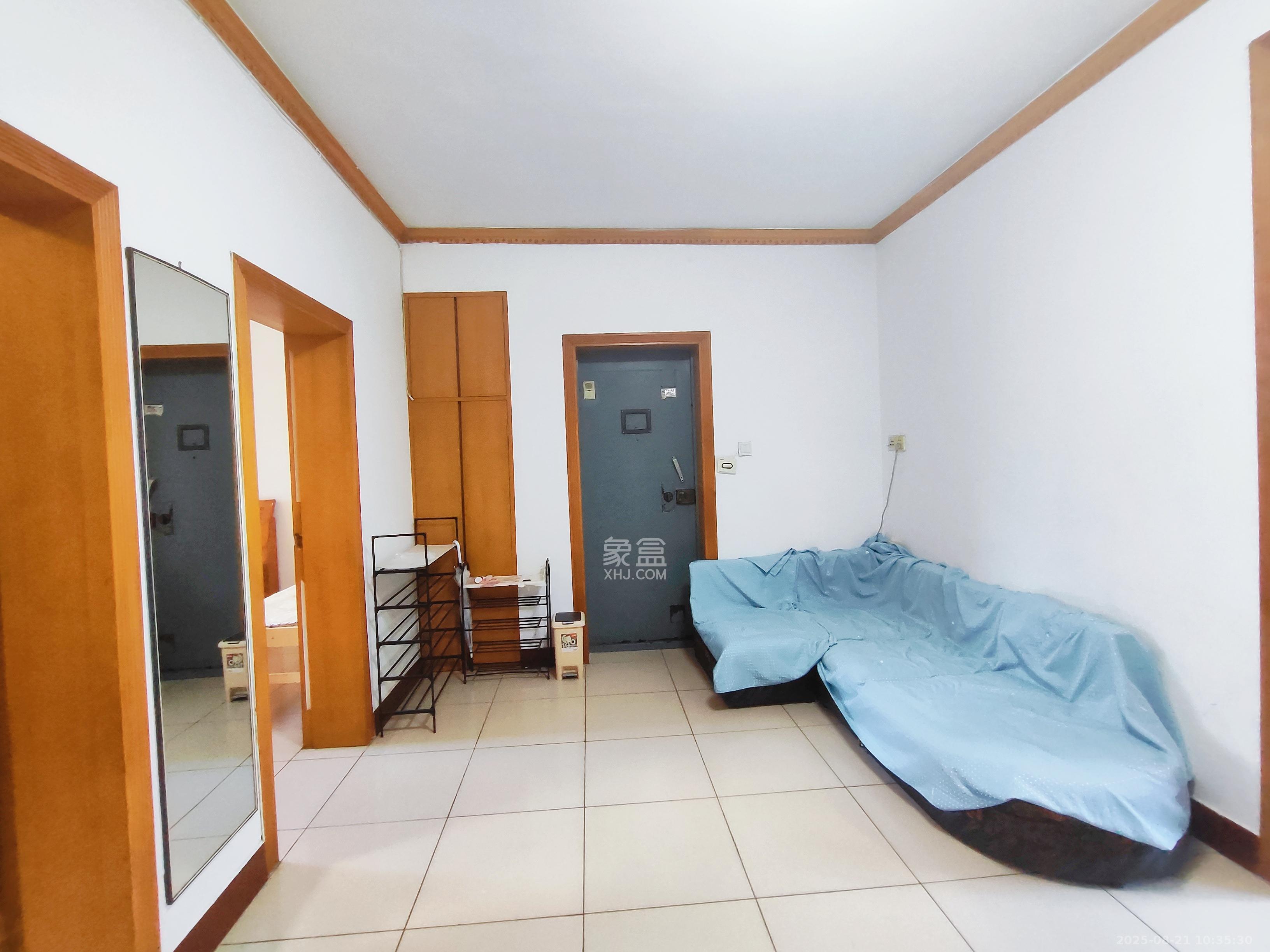 陈家湖小区  2室1厅1卫    1800.0元/月 陈家湖小区  2室1厅1卫    1800.0元/月