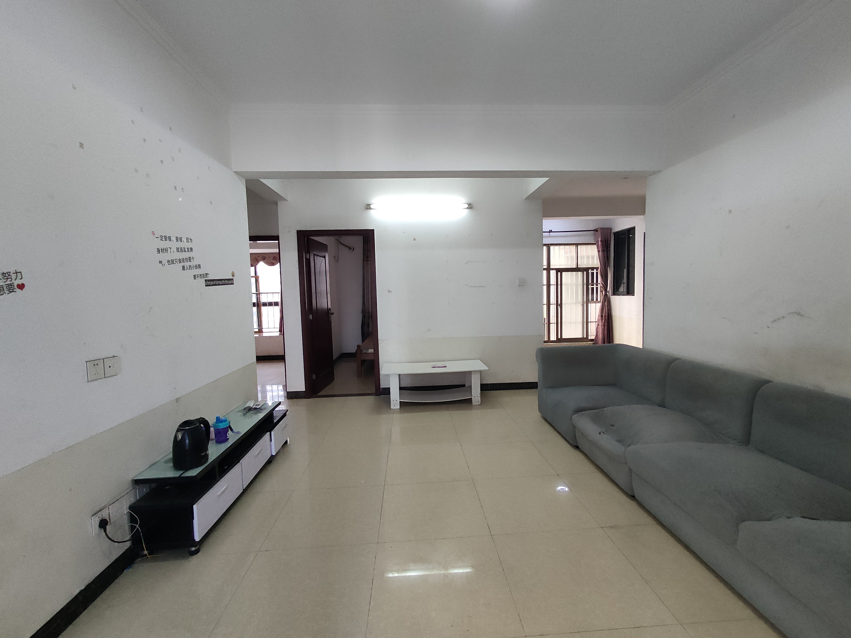 海糖小区一二期 3室2厅1卫 2000.0元/月 海糖小区一二期 3室2厅1卫 2000.0元/月室内图