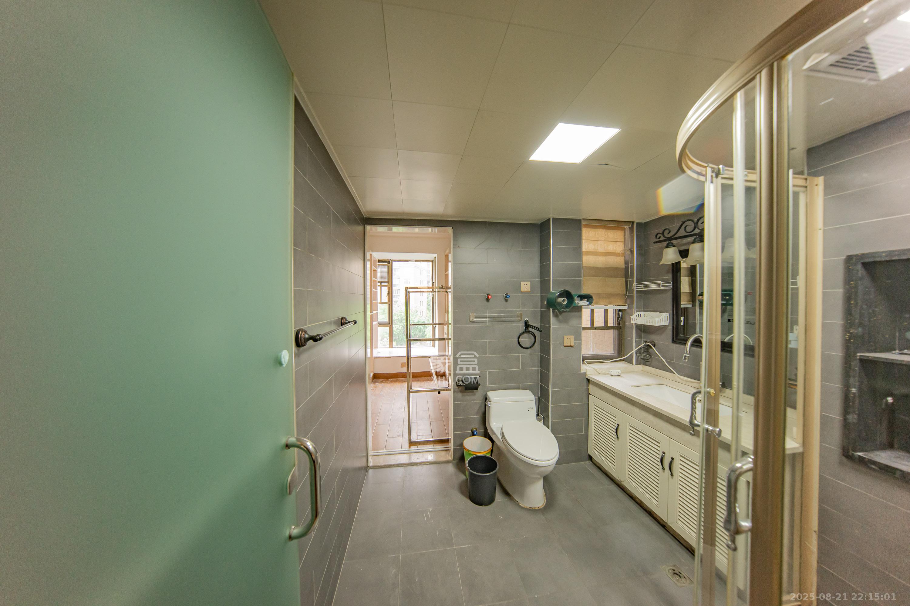 江山帝景哈佛 4室2厅2卫 140.0万 江山帝景哈佛 4室2厅2卫 140.0万卫生间