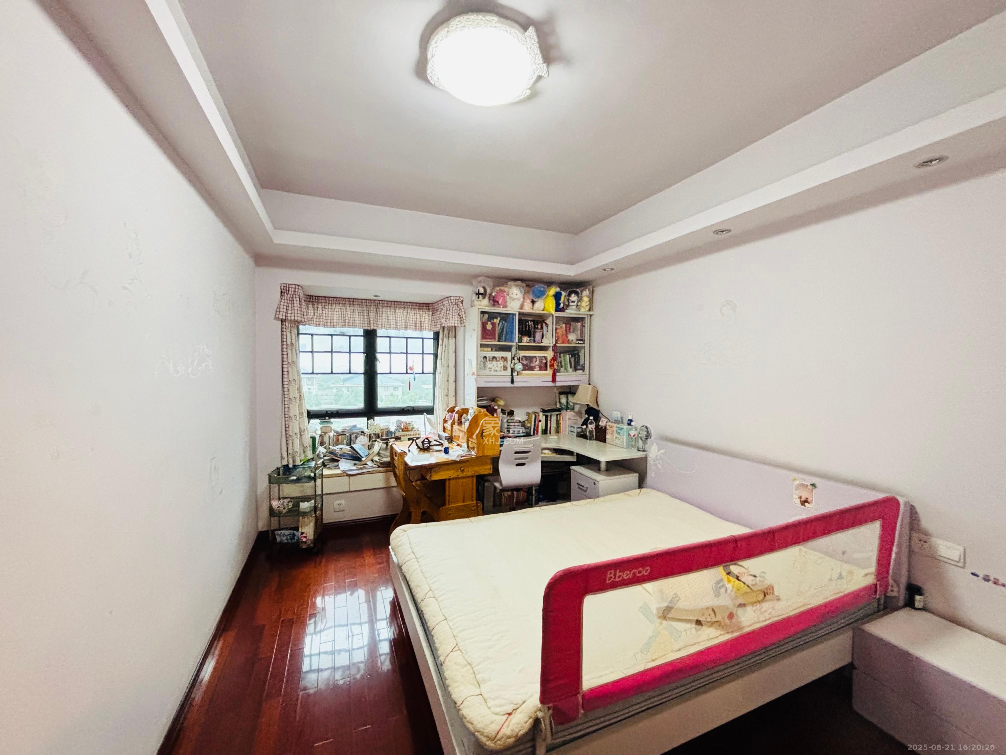 西街花园  4室2厅2卫    4800.0元/月室内图