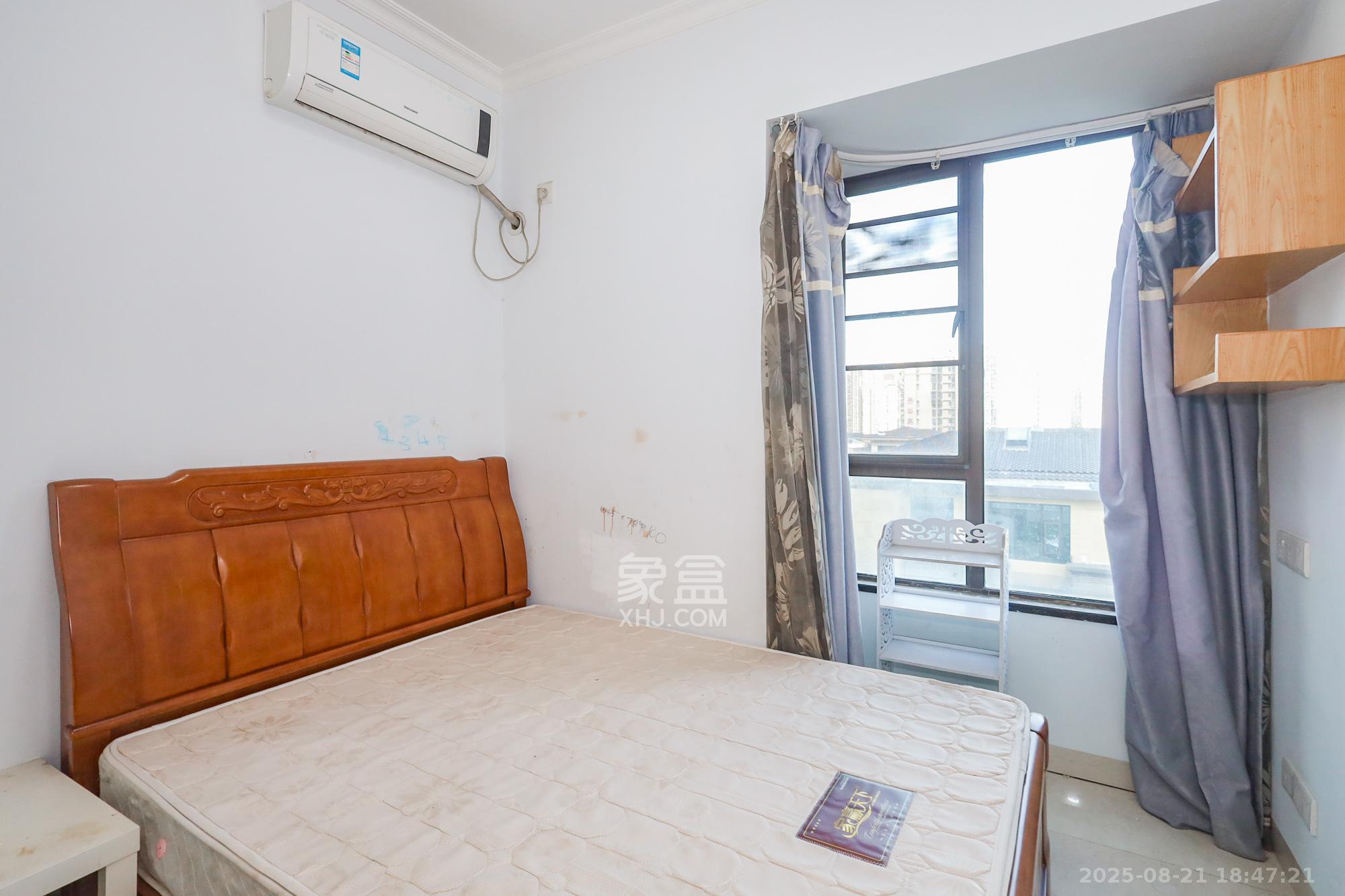 滨江一号(丰泰花园) 3室2厅1卫 79.9万 滨江一号(丰泰花园) 3室2厅1卫 79.9万卧室